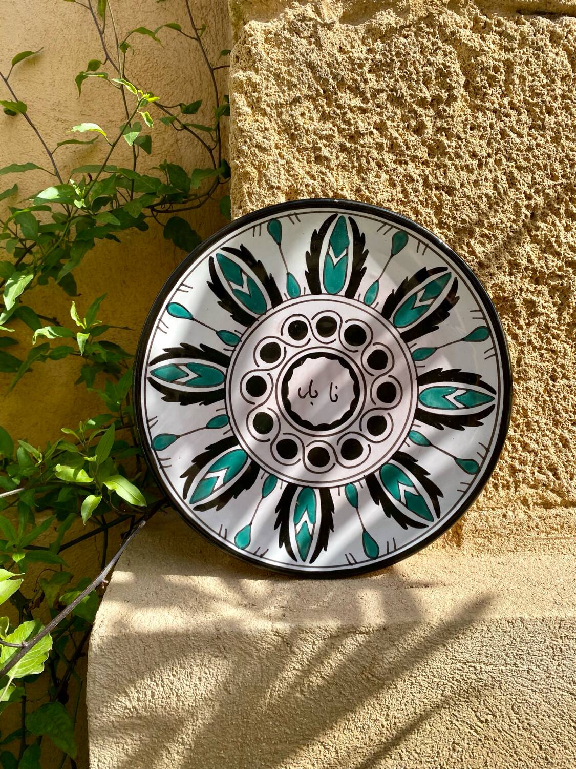 Decorative ceramic plate