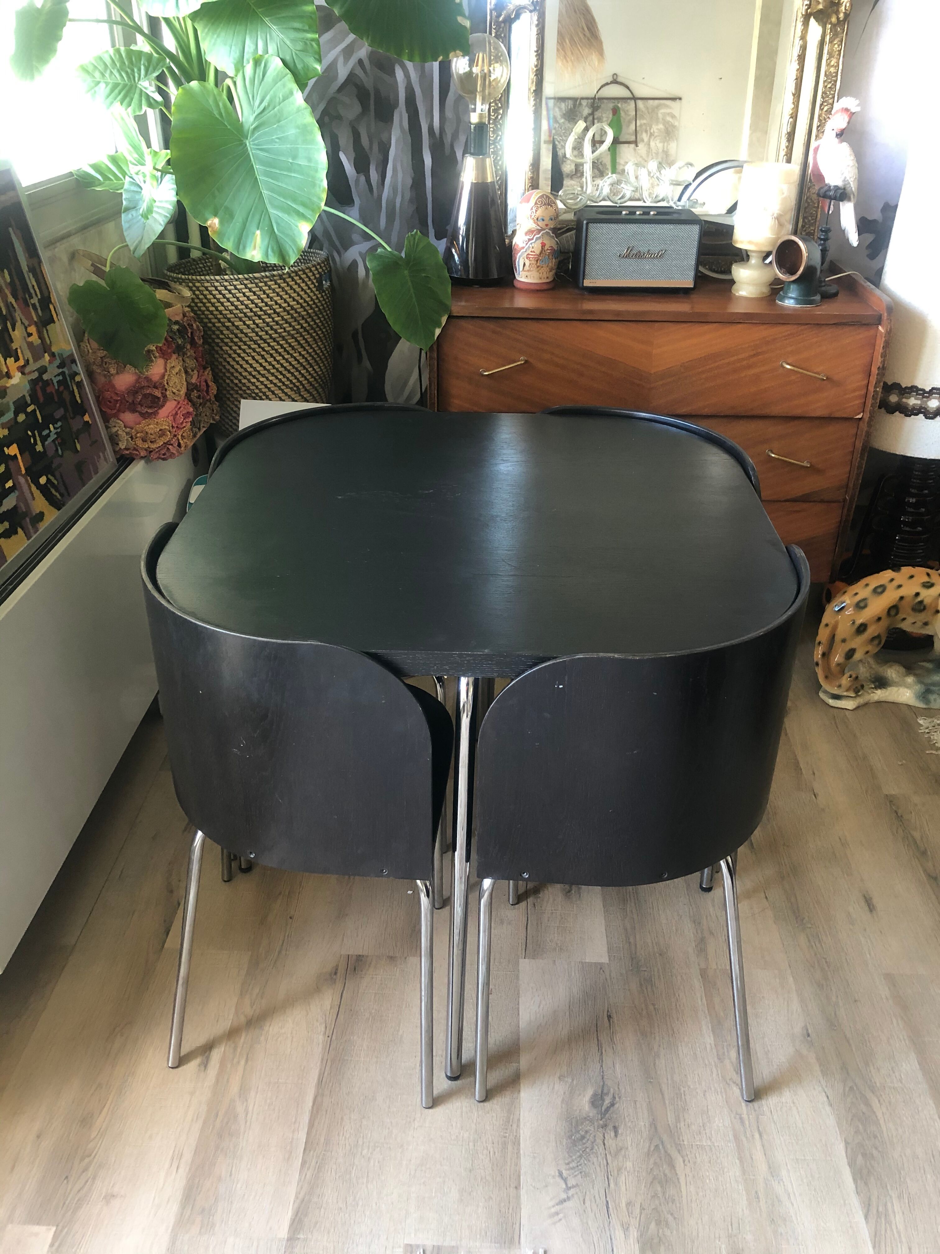 Built-in table and chairs
