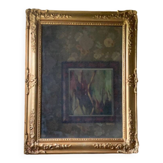 Miroir ancien en bois sculpté doré à décor de fleurs