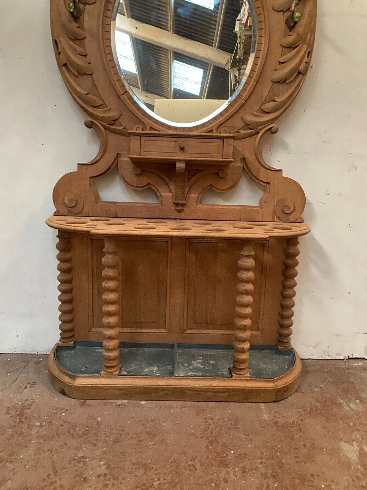 Coat rack and umbrella in carved oak XX century