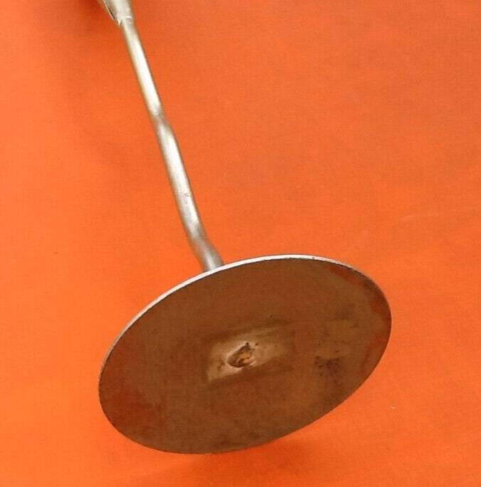 Cornet sculpture (large model) Twisted foot Gold-colored metal