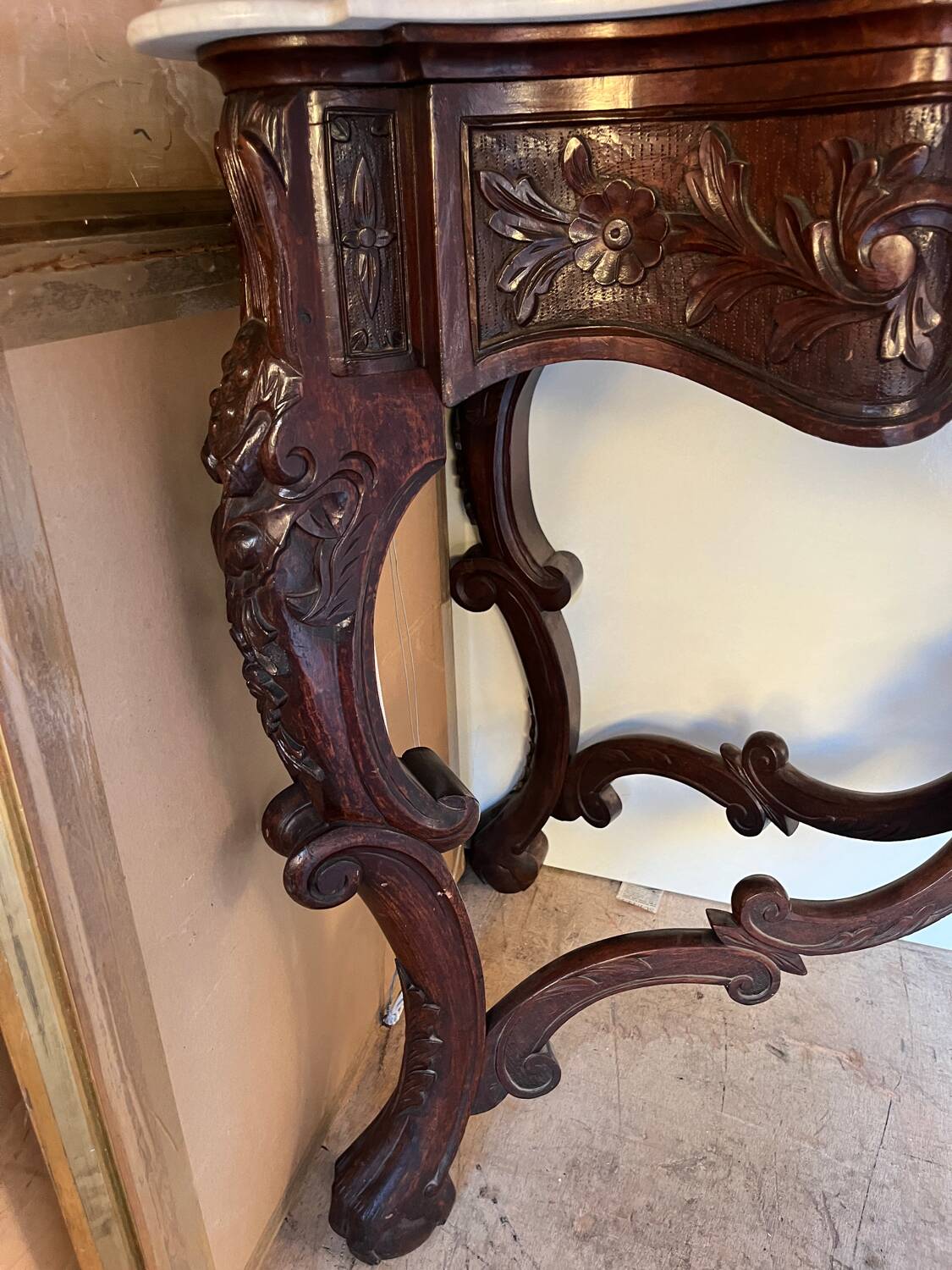 Console in carved solid oak and marble top