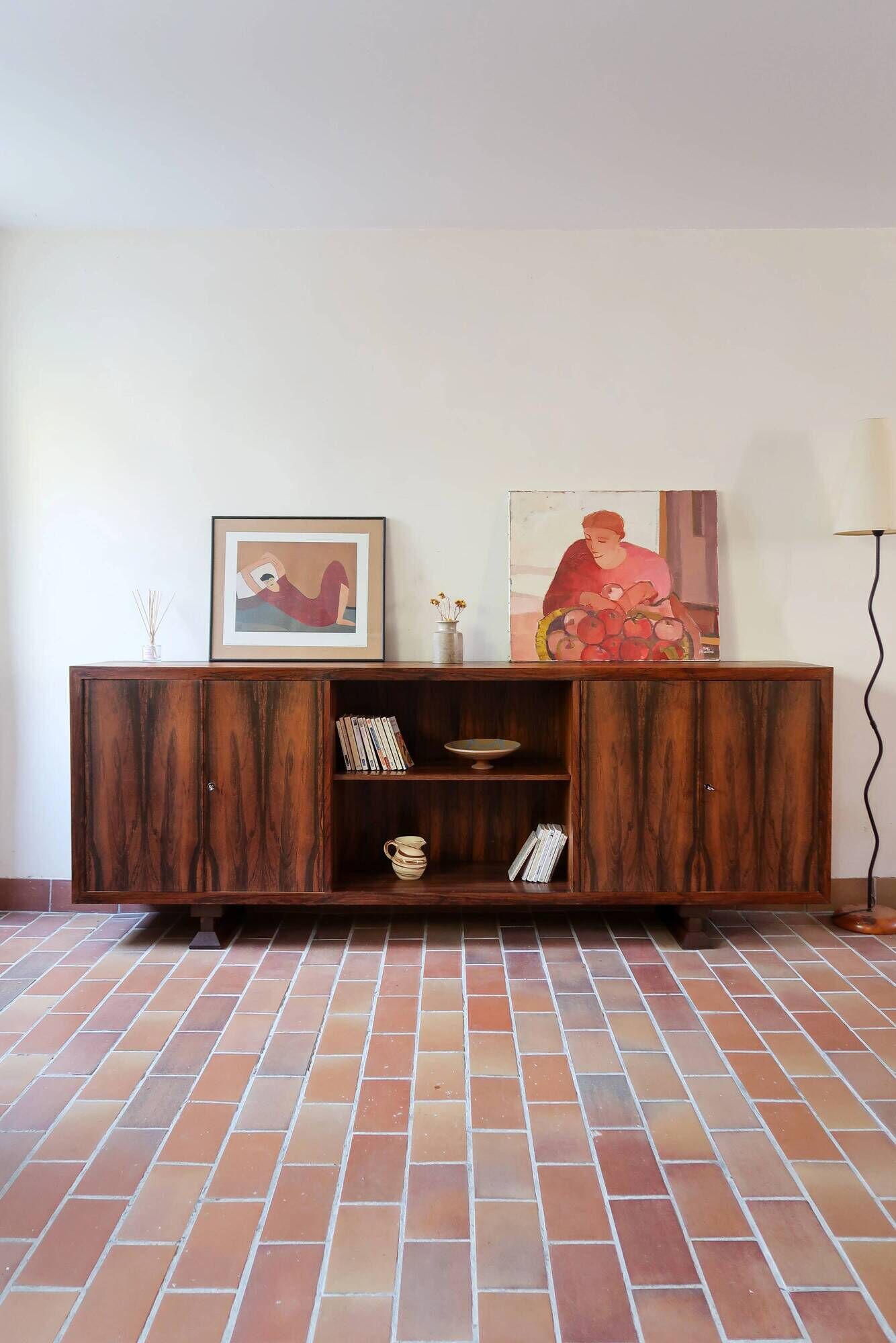 Large rosewood sideboard, 2 doors and central niche.