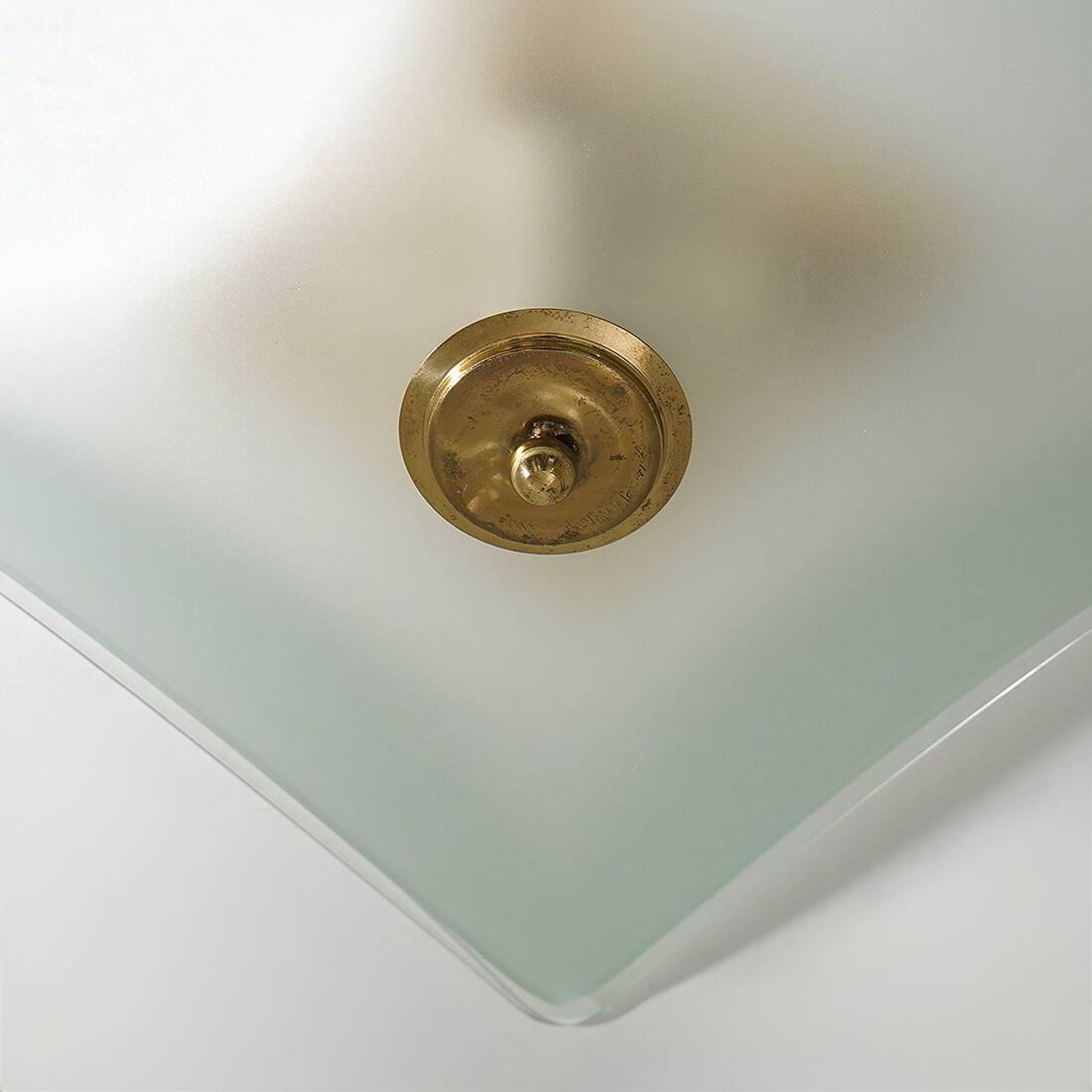Lampe de plafond en verre satiné et laiton, années 1970