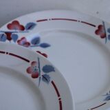 Set of 8 flat ceramic plates