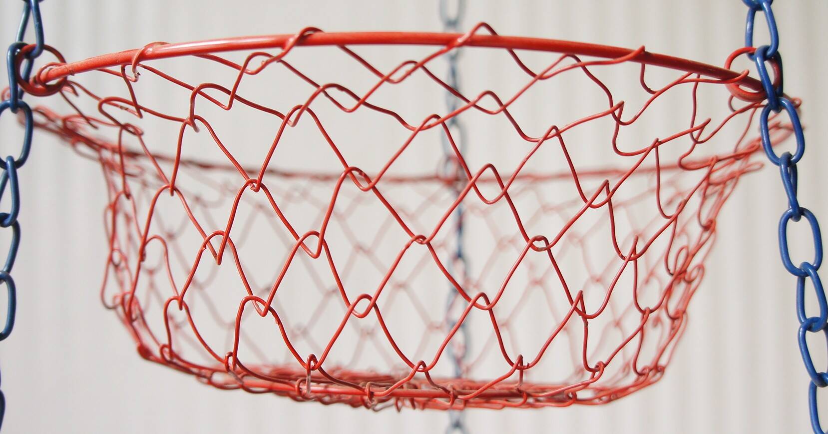 Suspension of 3 metal fruit baskets, circa 1980