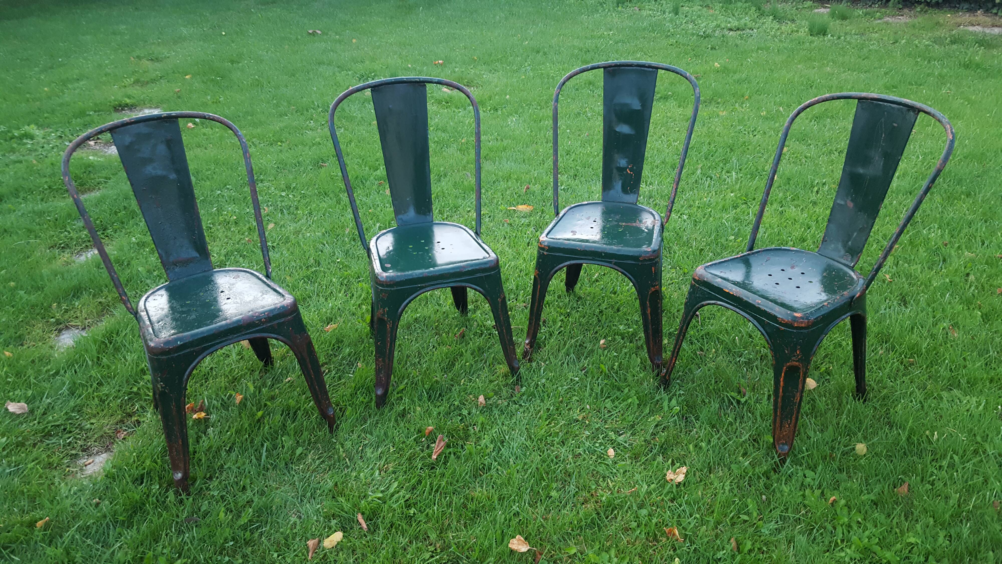 4 Green chaises Tolix industrial, first model (background)