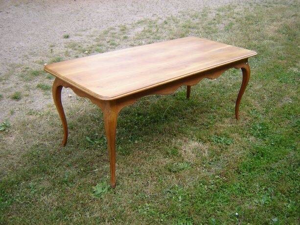 Louis XV style table, solid wood, in good condition.