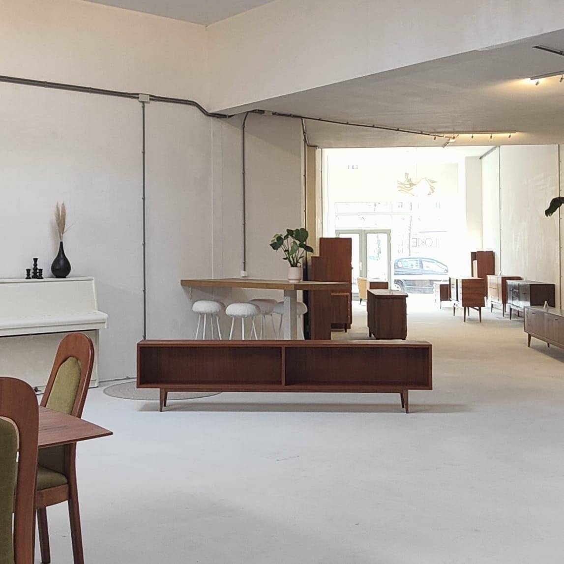 Lowboard du milieu du siècle