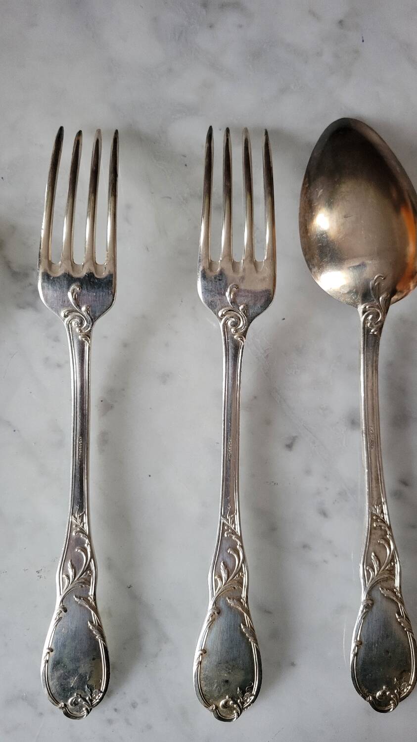 Silver-plated metal cutlery set