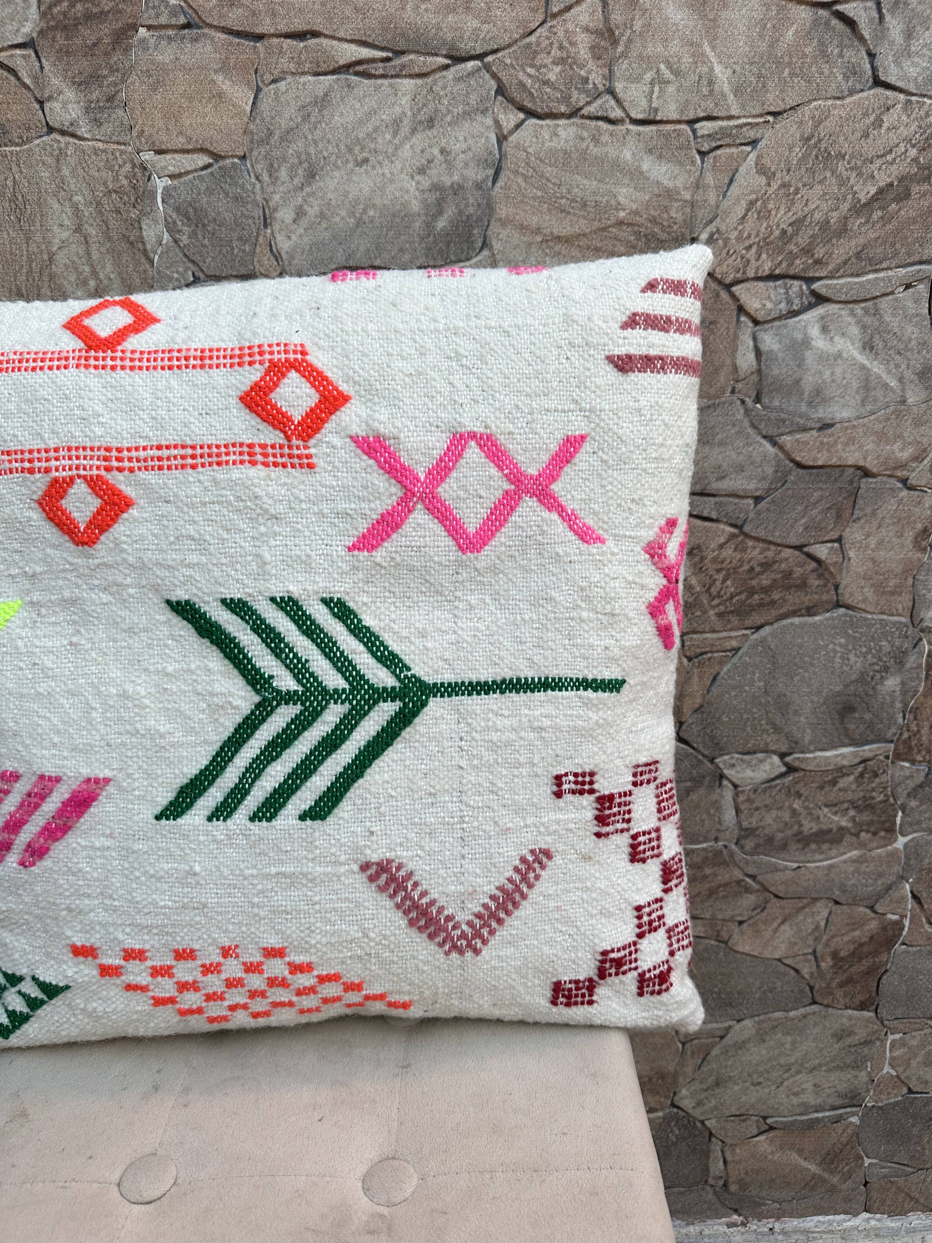 Handmade Berber wool cushion: Moroccan Kilim cushion (45x45cm)