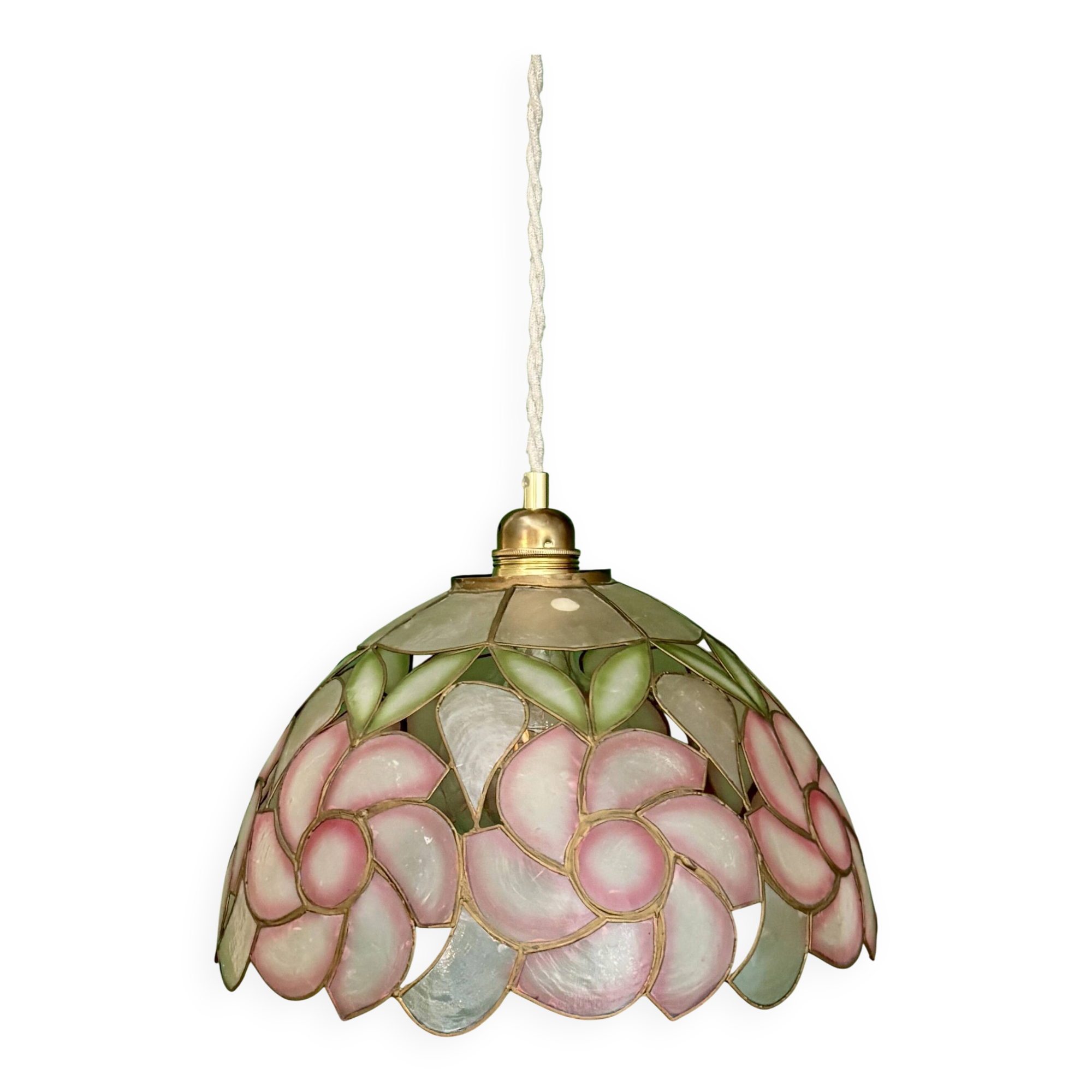 Suspension antique lampshade in pink mother-of-pearl