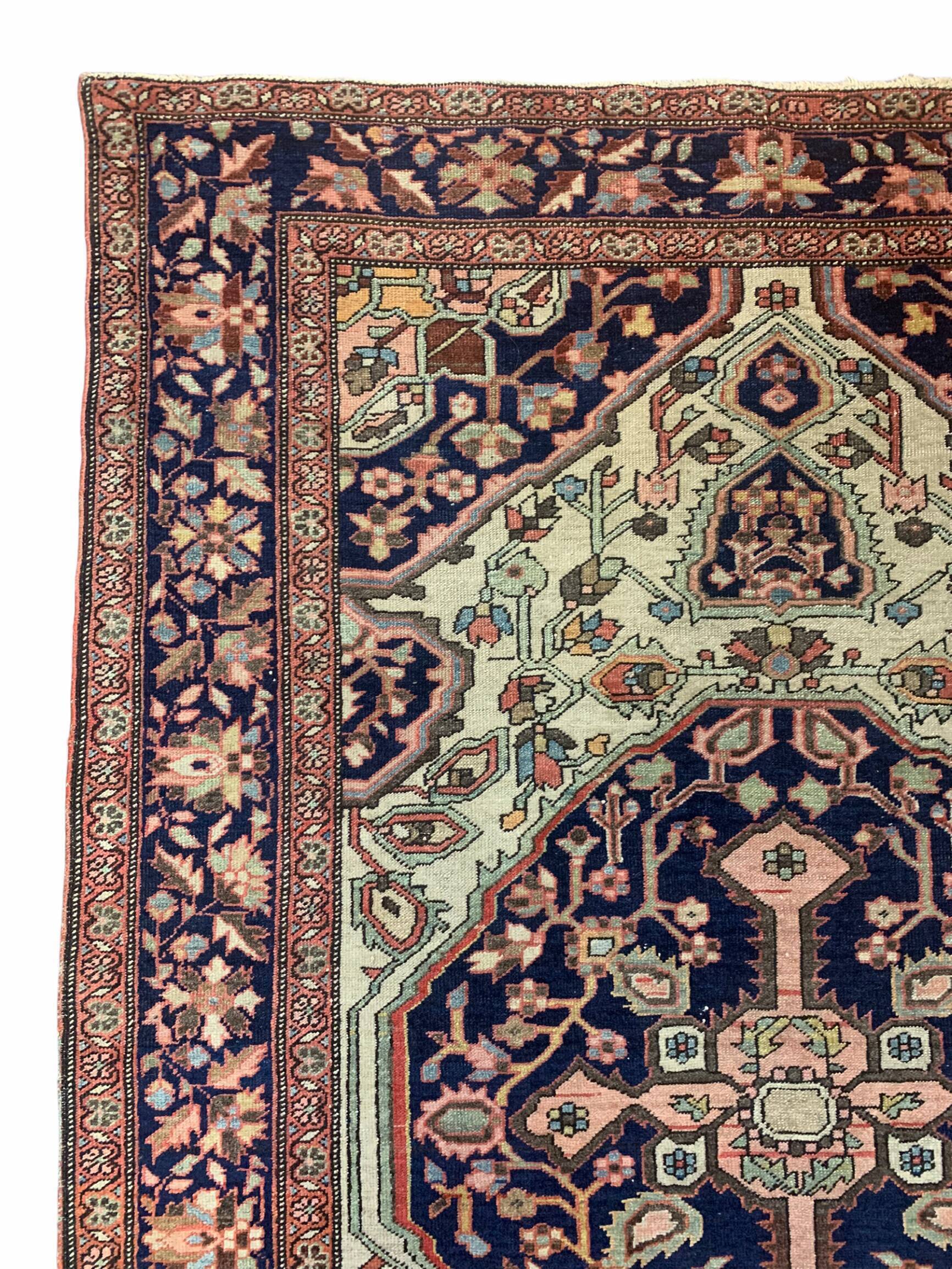 Antique handmade saruk farahan rug 204x123 cm