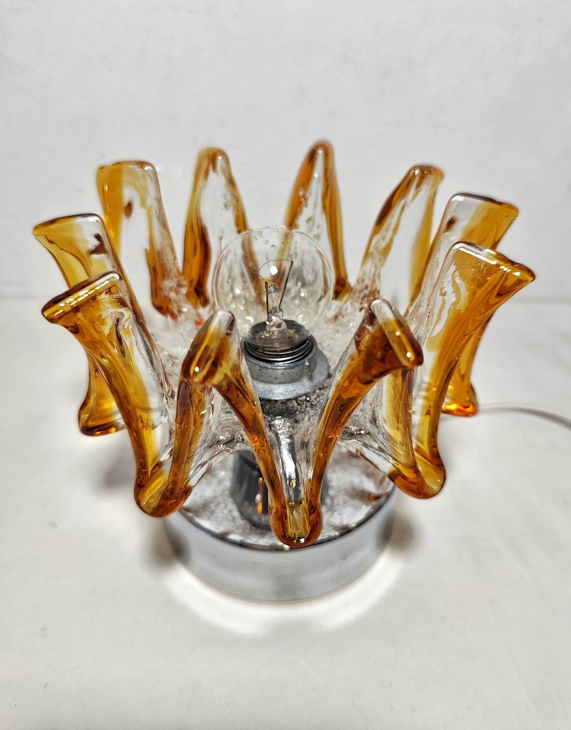 Lámpara de mesa de cristal. Italia, 1970s.