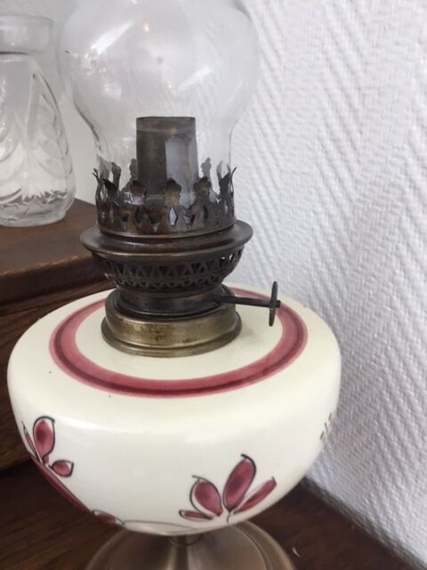 Oil lamp on old-footed Breton yellow copper foot