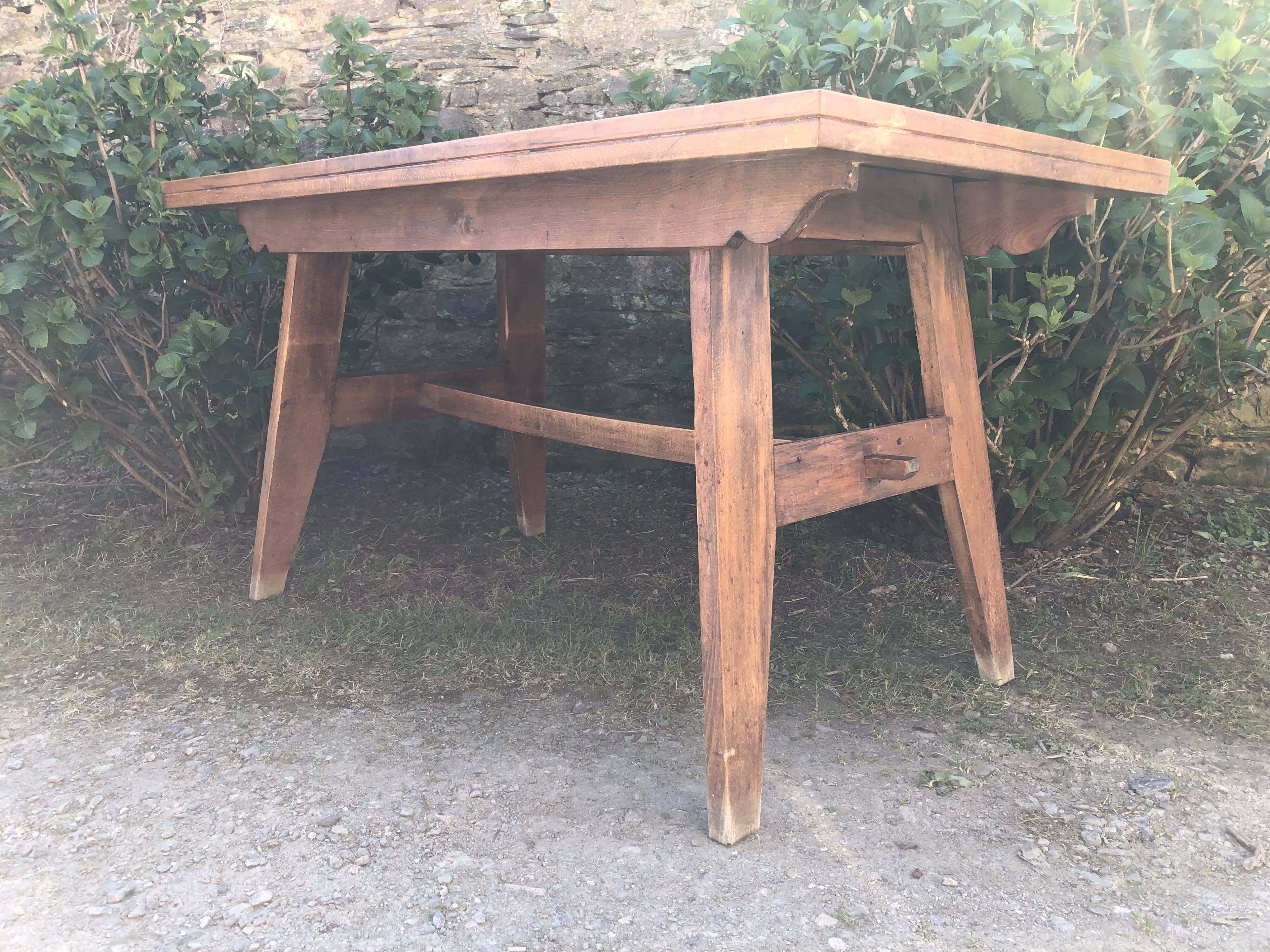 Table vintage d’époque reconstruction Rene Gabriel en hêtre.