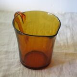 Très joli pichet à lait en verre ambré jaune de chez Duralex en très bon état
