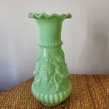 Vase en opaline de foire verte