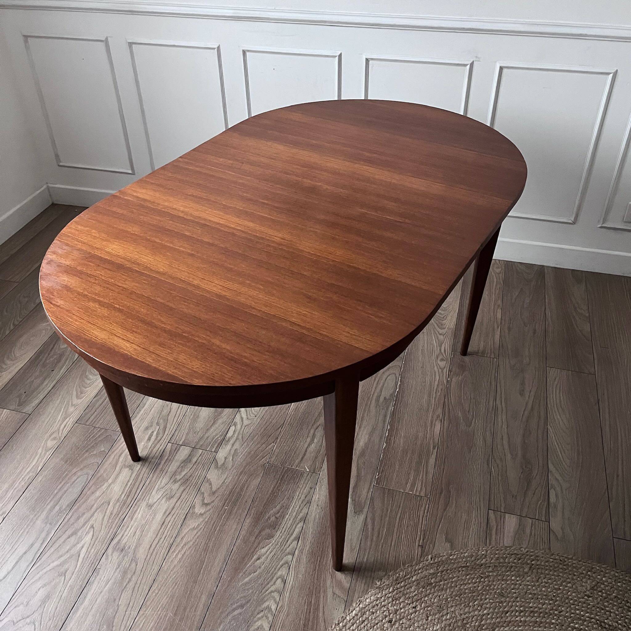 Table en teck ovale vintage