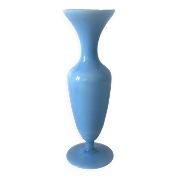 Vase opaline à pied