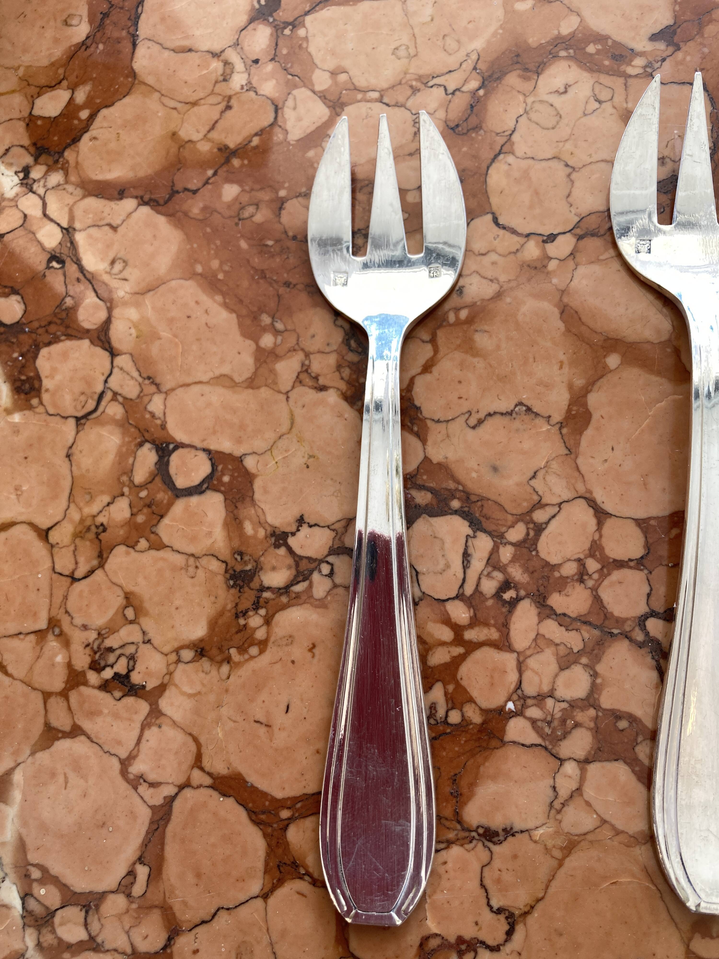 12 dessert forks, cake