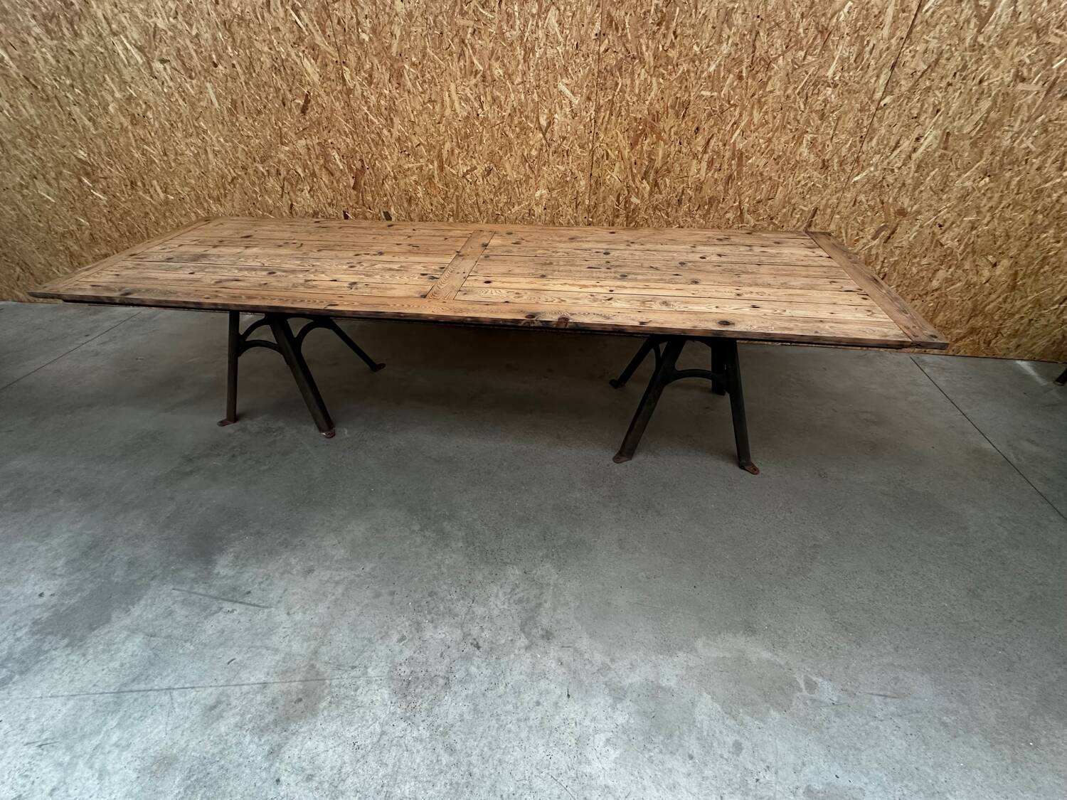Large table for 10 people - 3m long - antique top / industrial legs