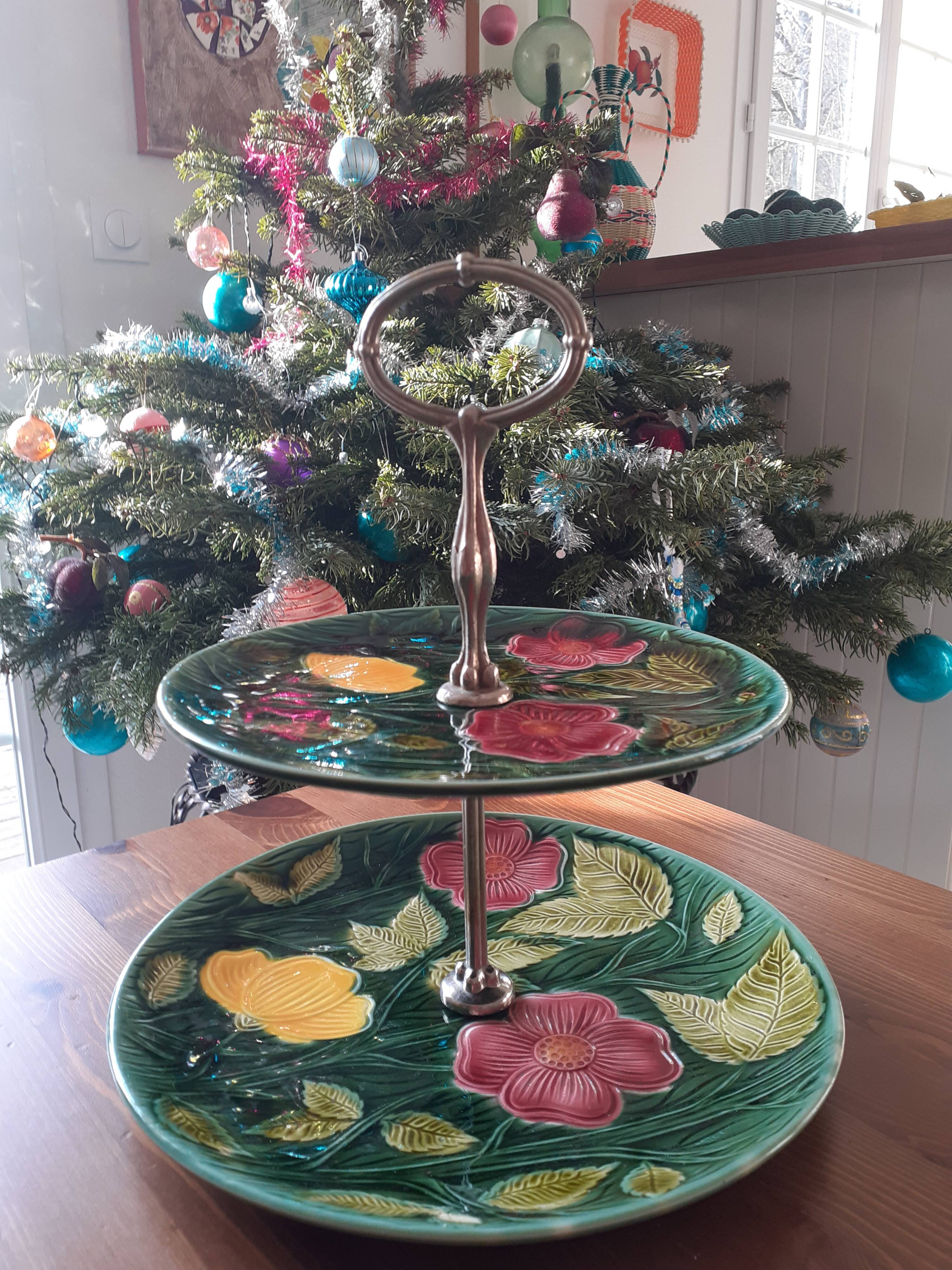 Servant display with cakes Sarreguemines