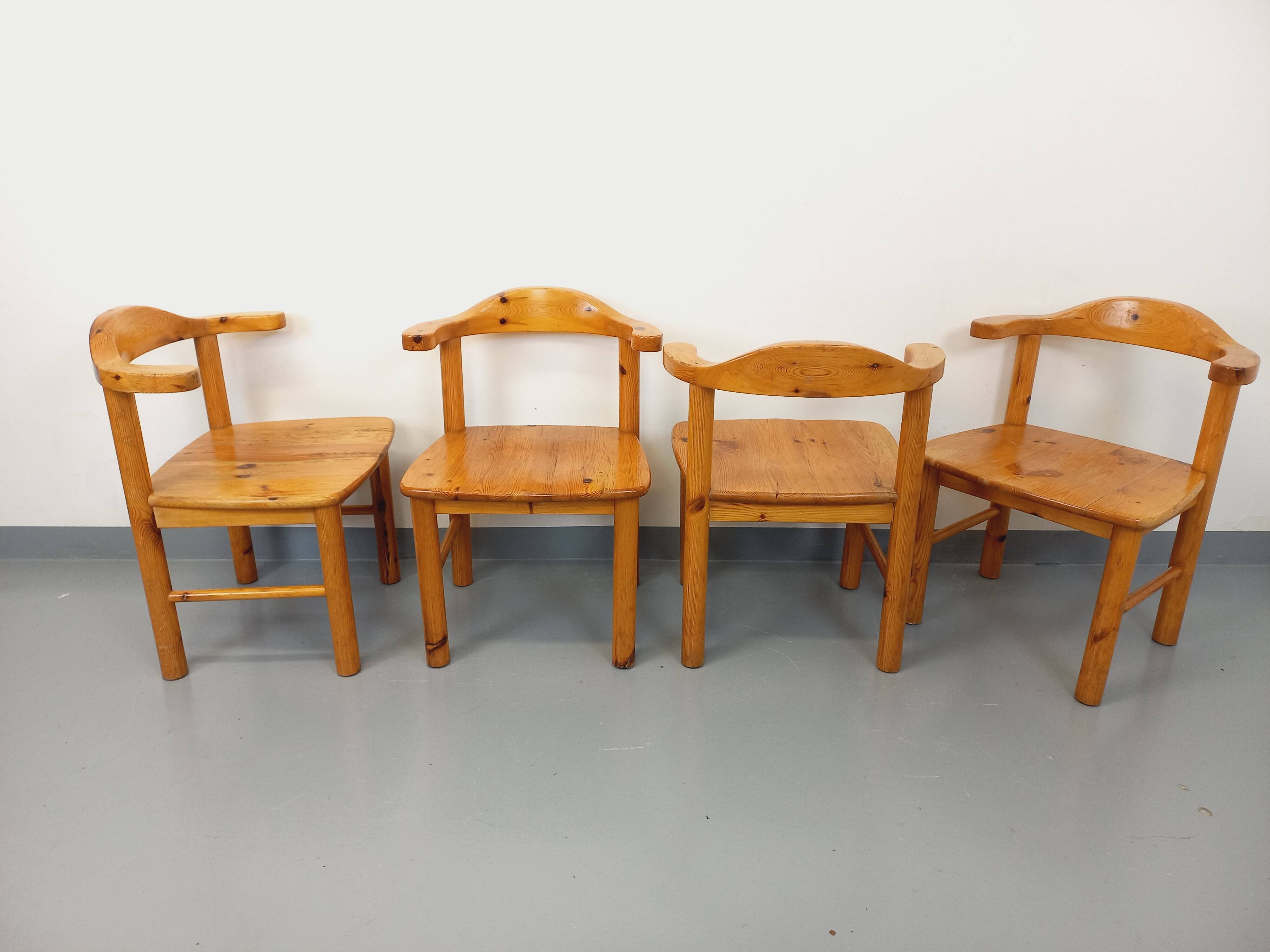 Set of 4 armchairs in pine from the 60s and 70s