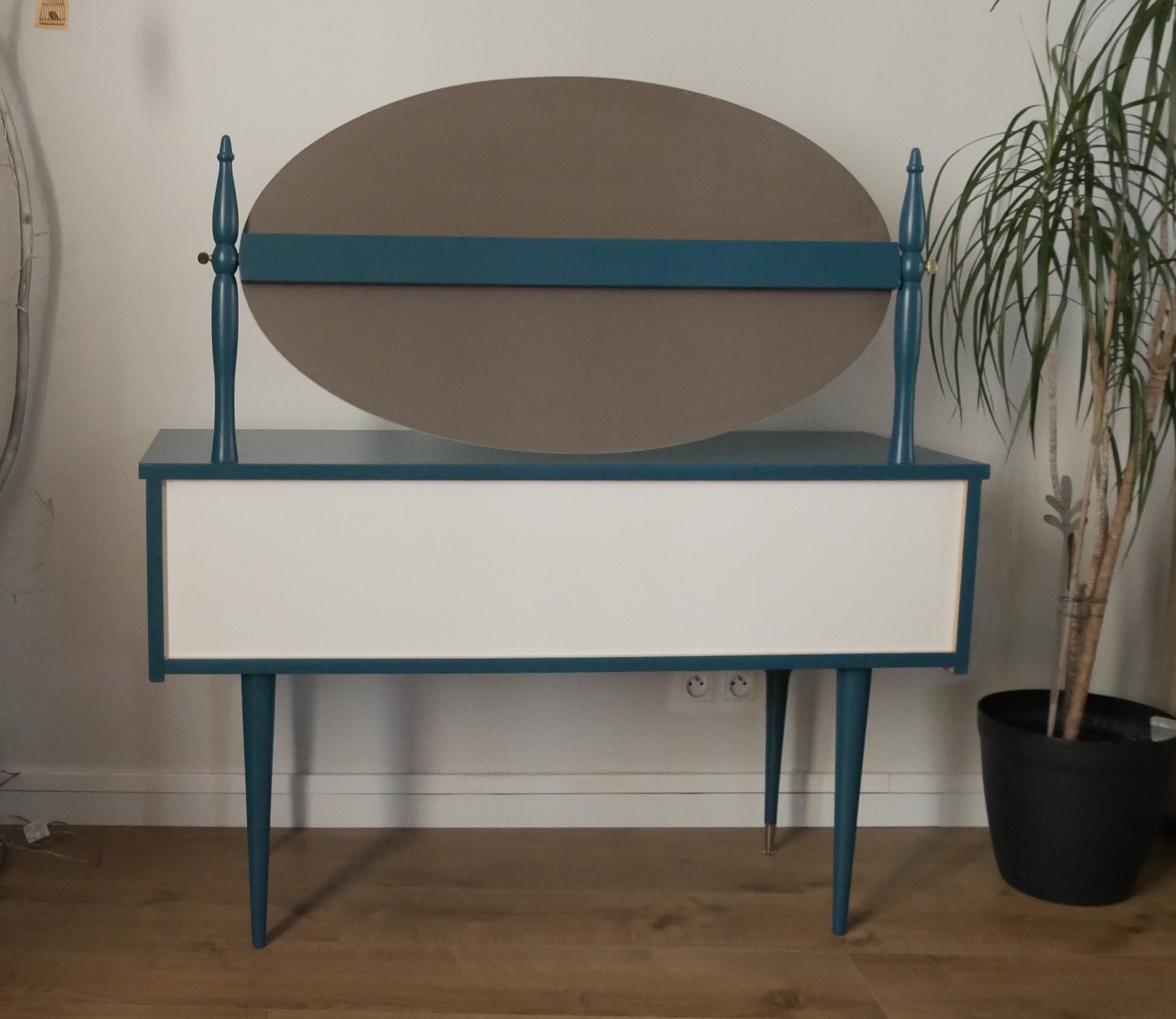 Vintage vanity, 60-70 years