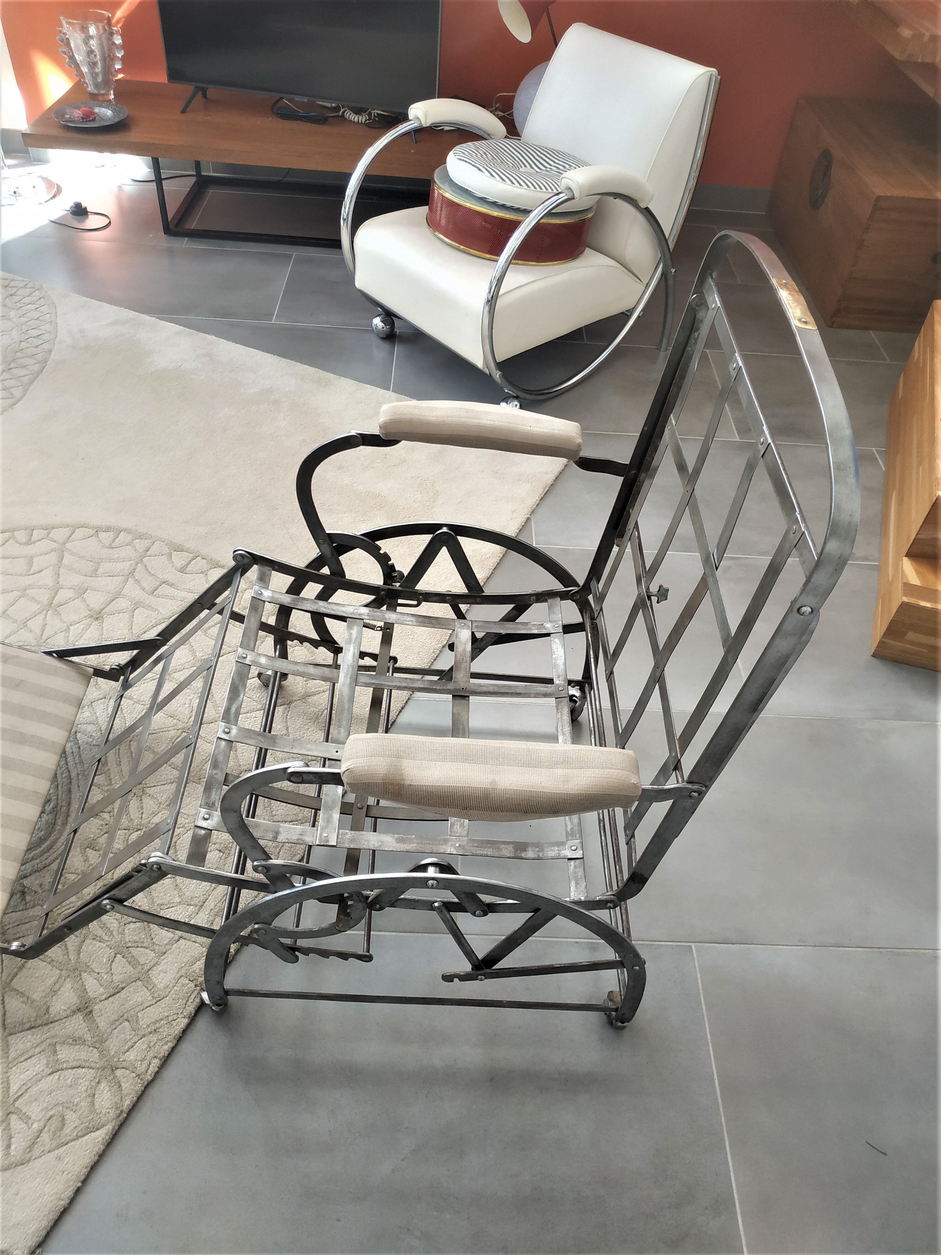 Wilson's adjustable folding chair made of steel produced in 1871