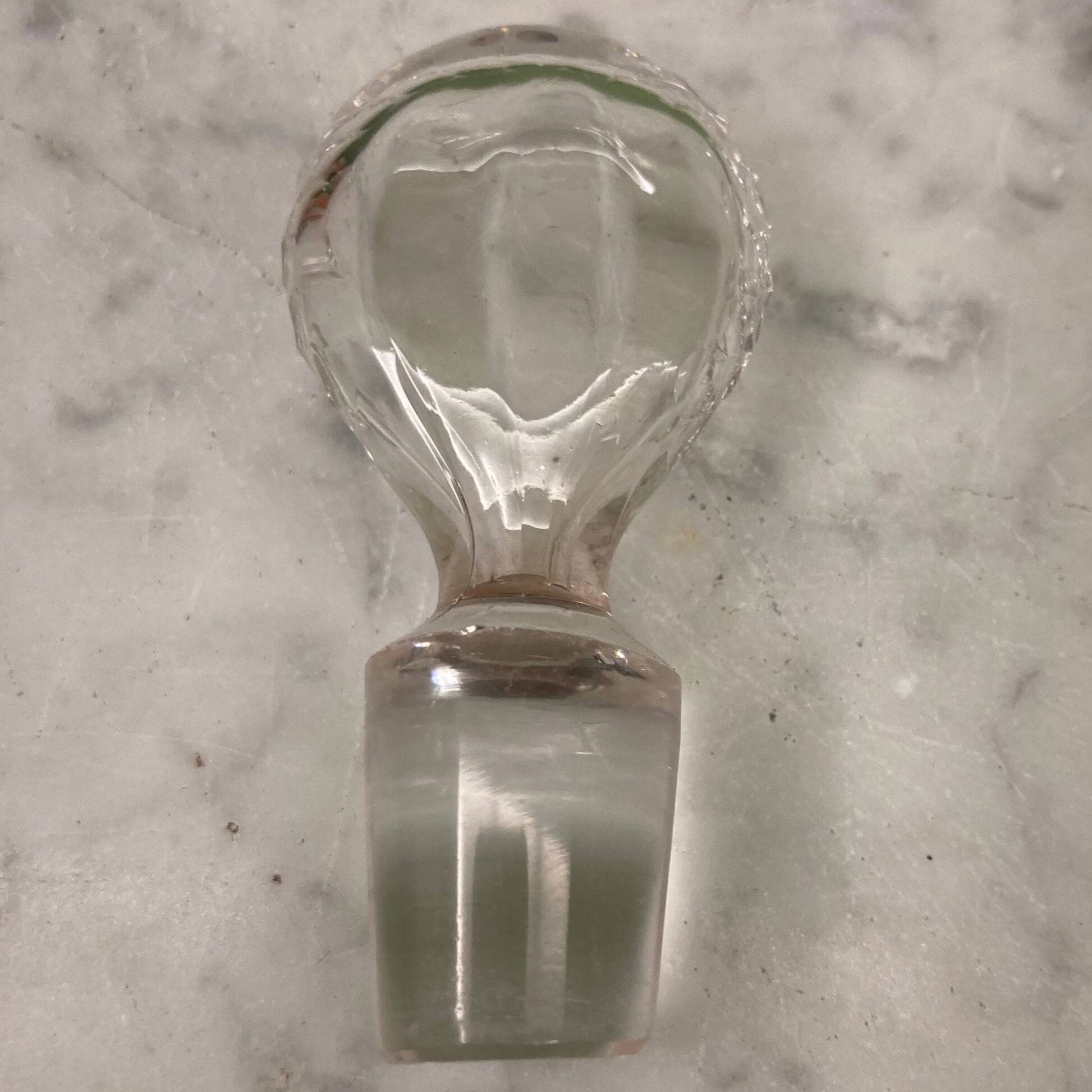 19th-century antique liqueur decanter (DLG Baccarat) cut crystal with bird decoration.