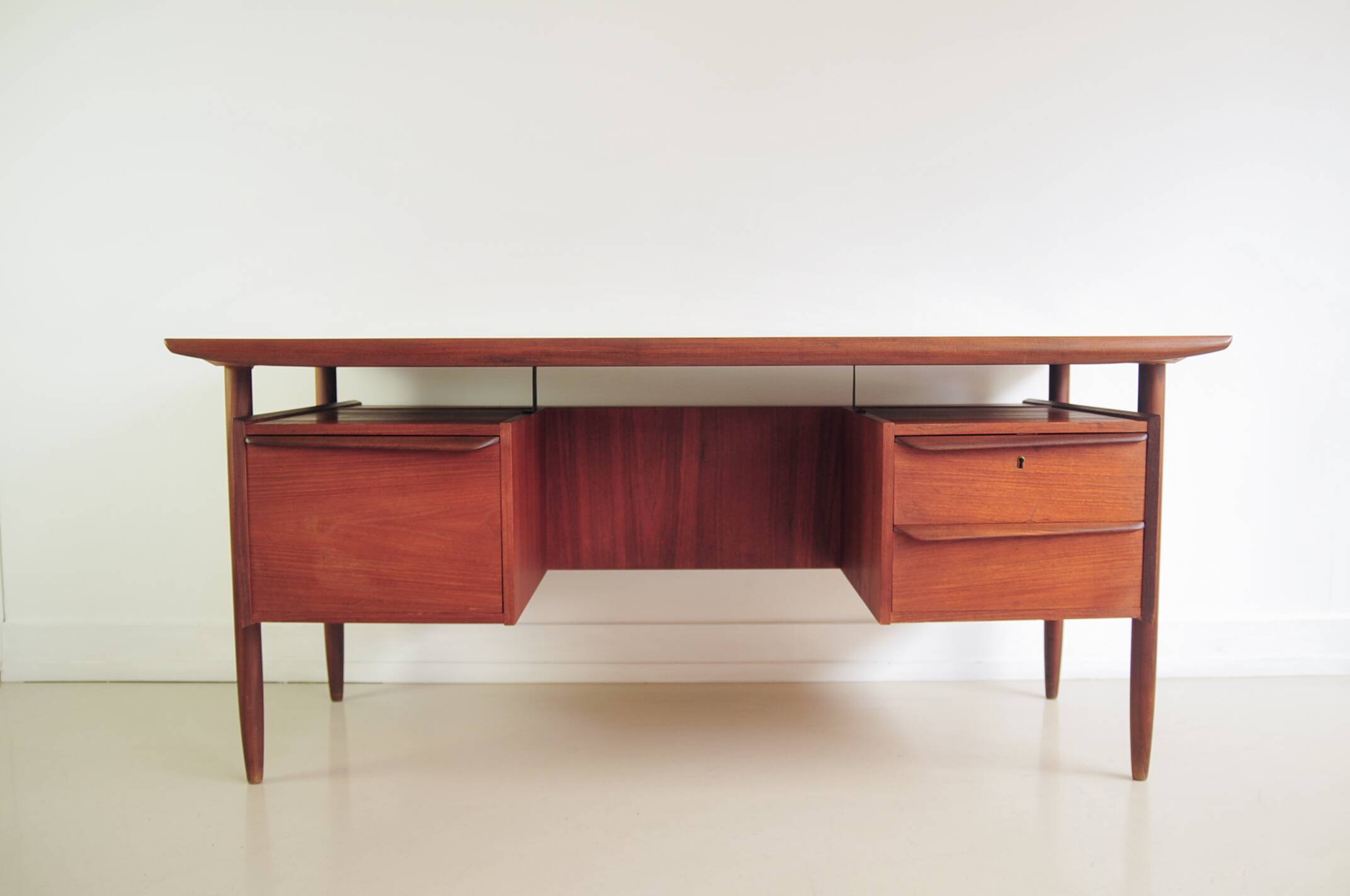 Vintage Tijsseling desk for Hulmefa