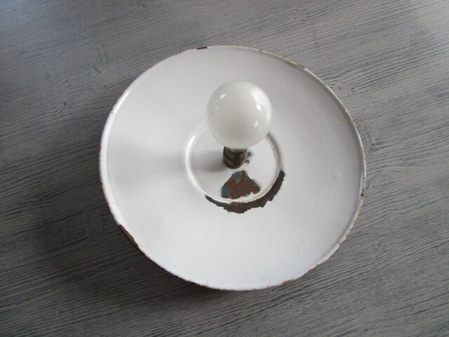 Old suspension in green enamelled sheet metal