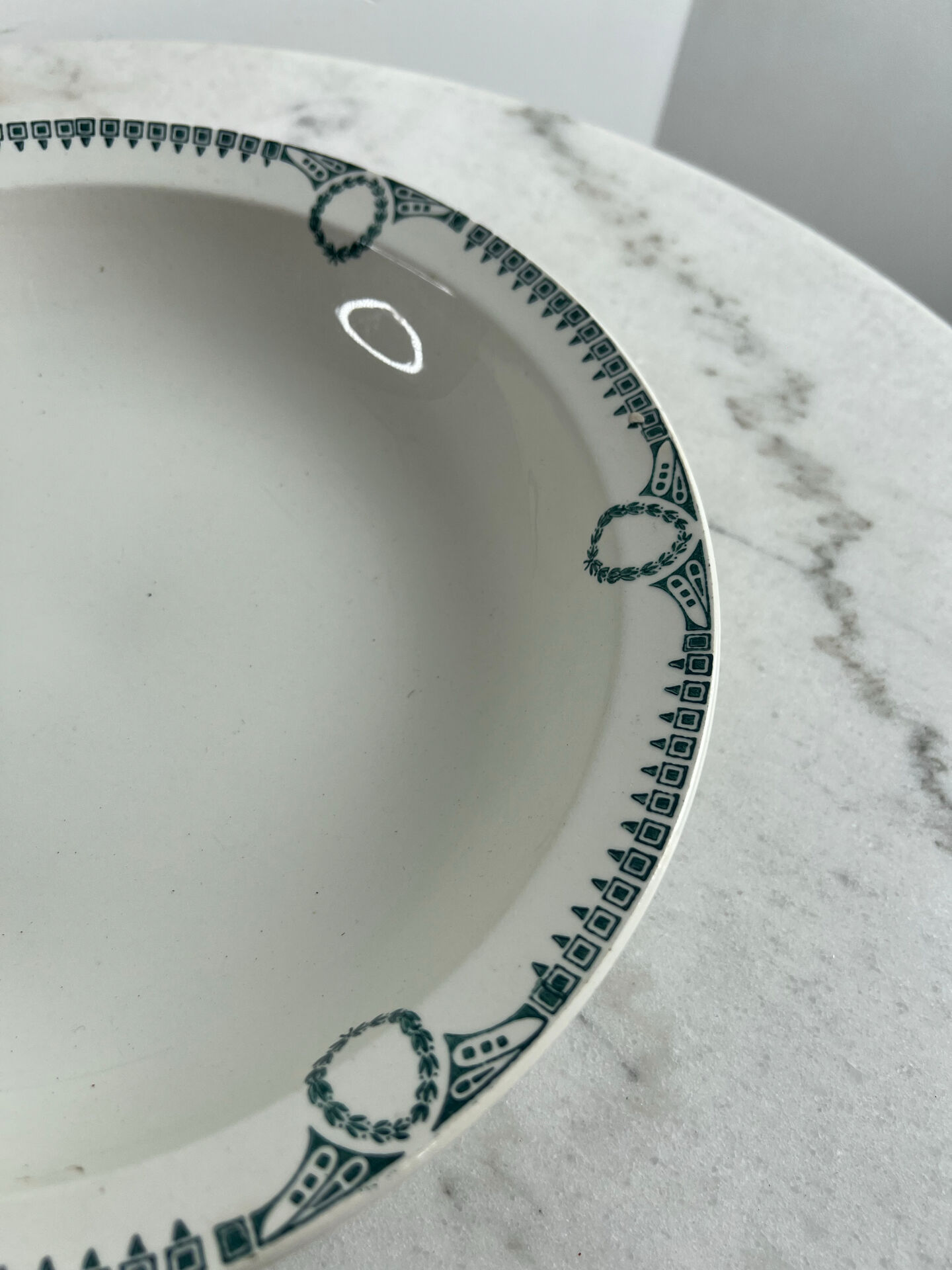 Shallow dish St Amand decorated with green crowns.