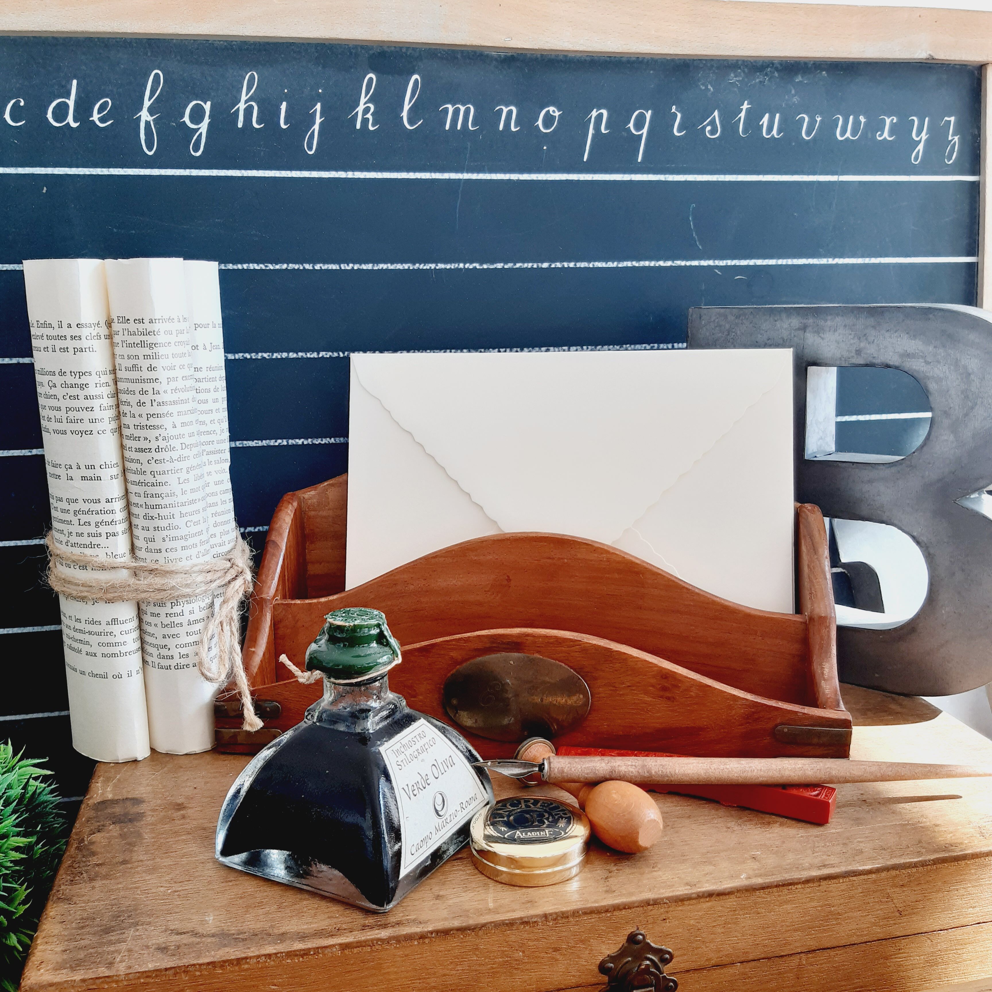 Porte courrier bois et laiton