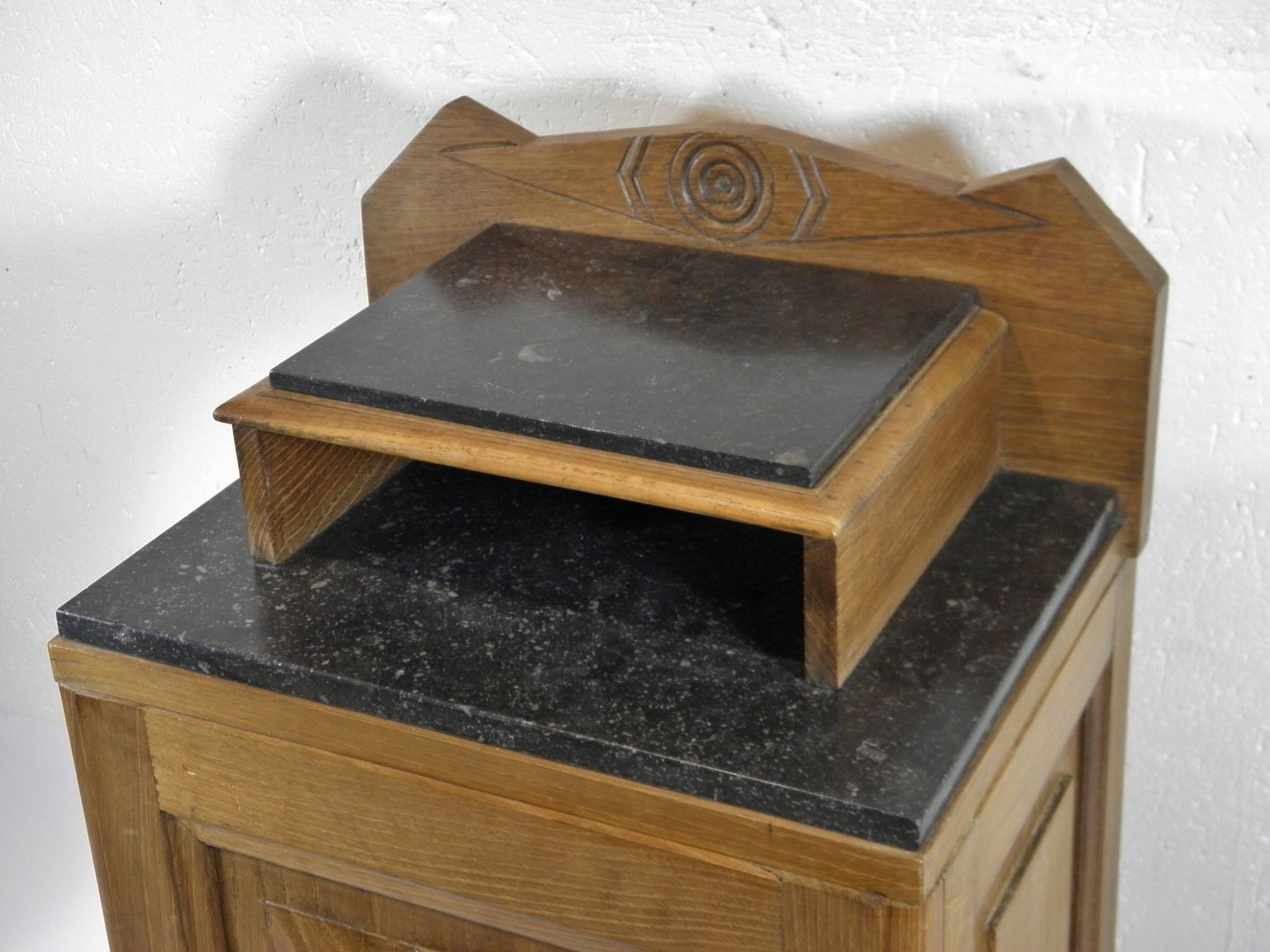 Art Deco accent furniture, Neo-Breton style