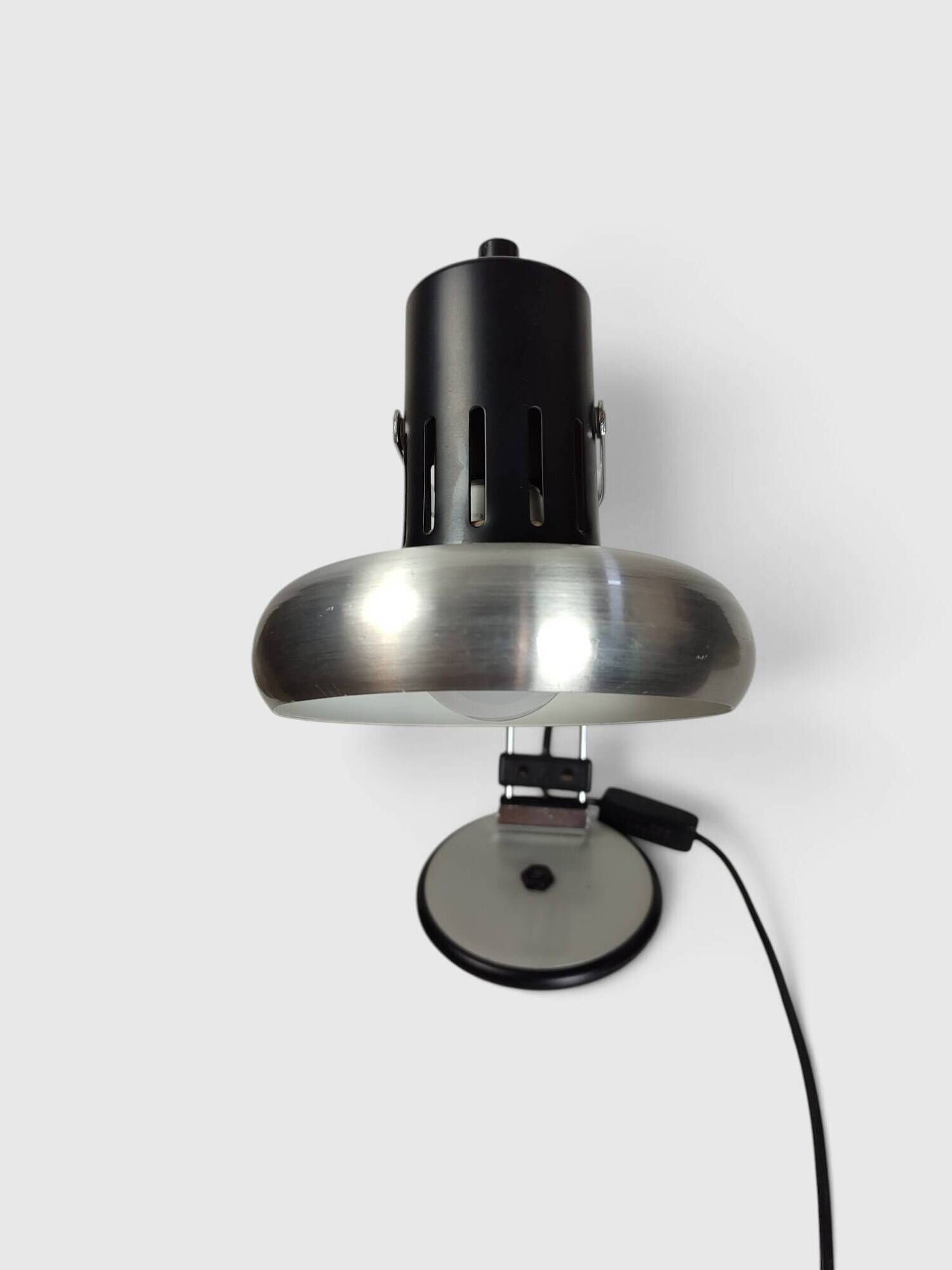 Modernist articulated desk lamp