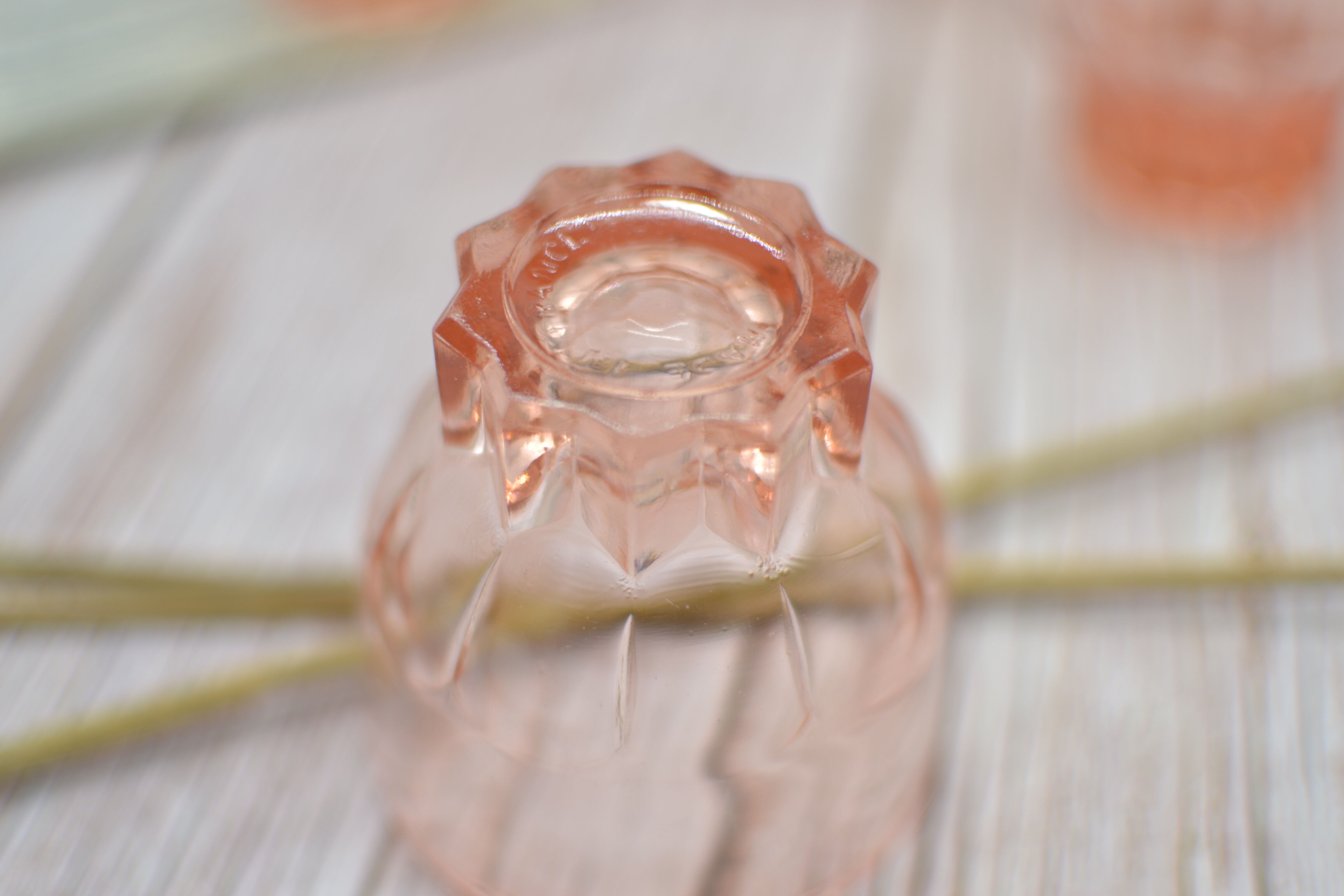 Vintage pink decanter with its 6 glasses