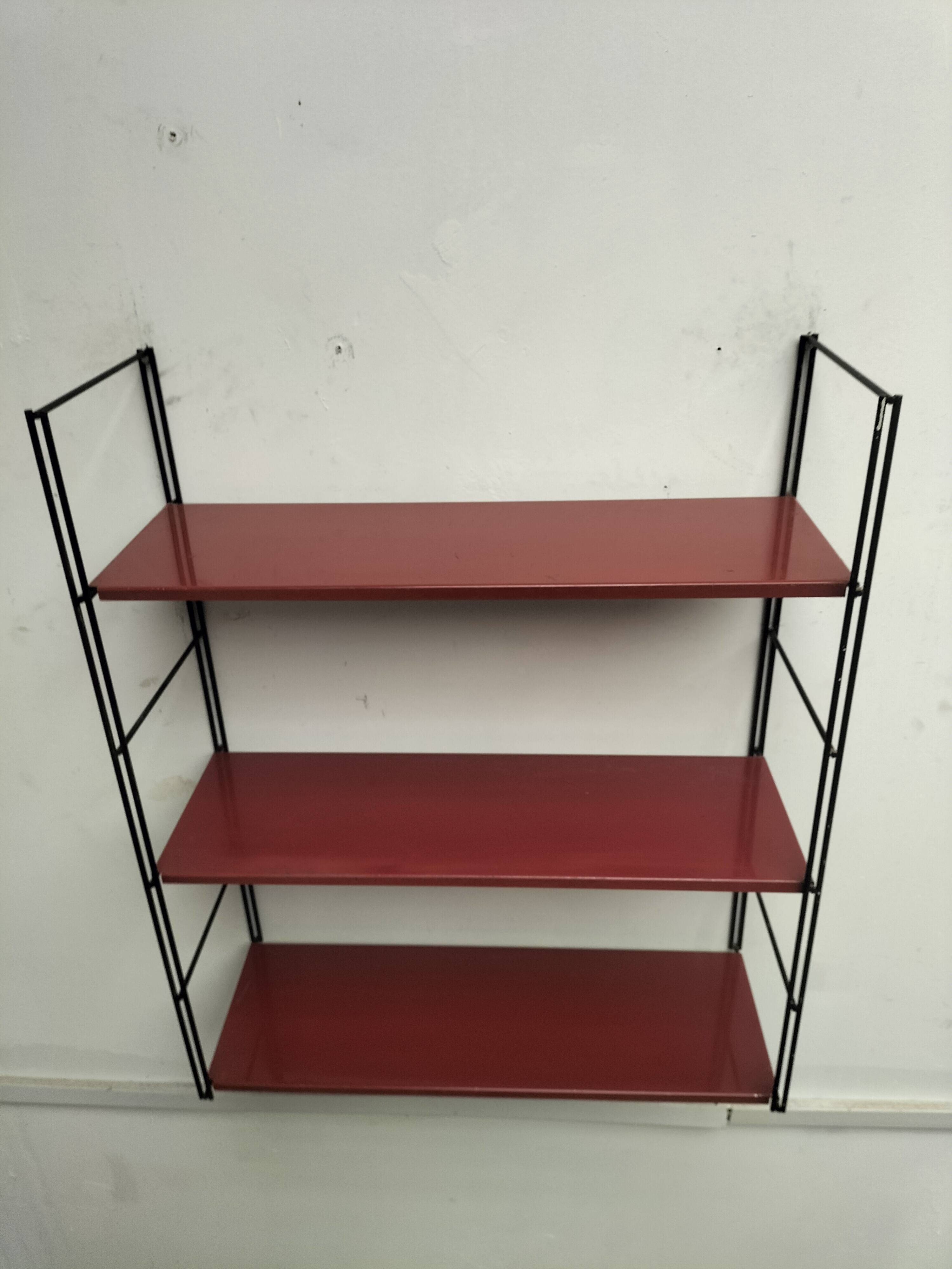 Metal string shelf
