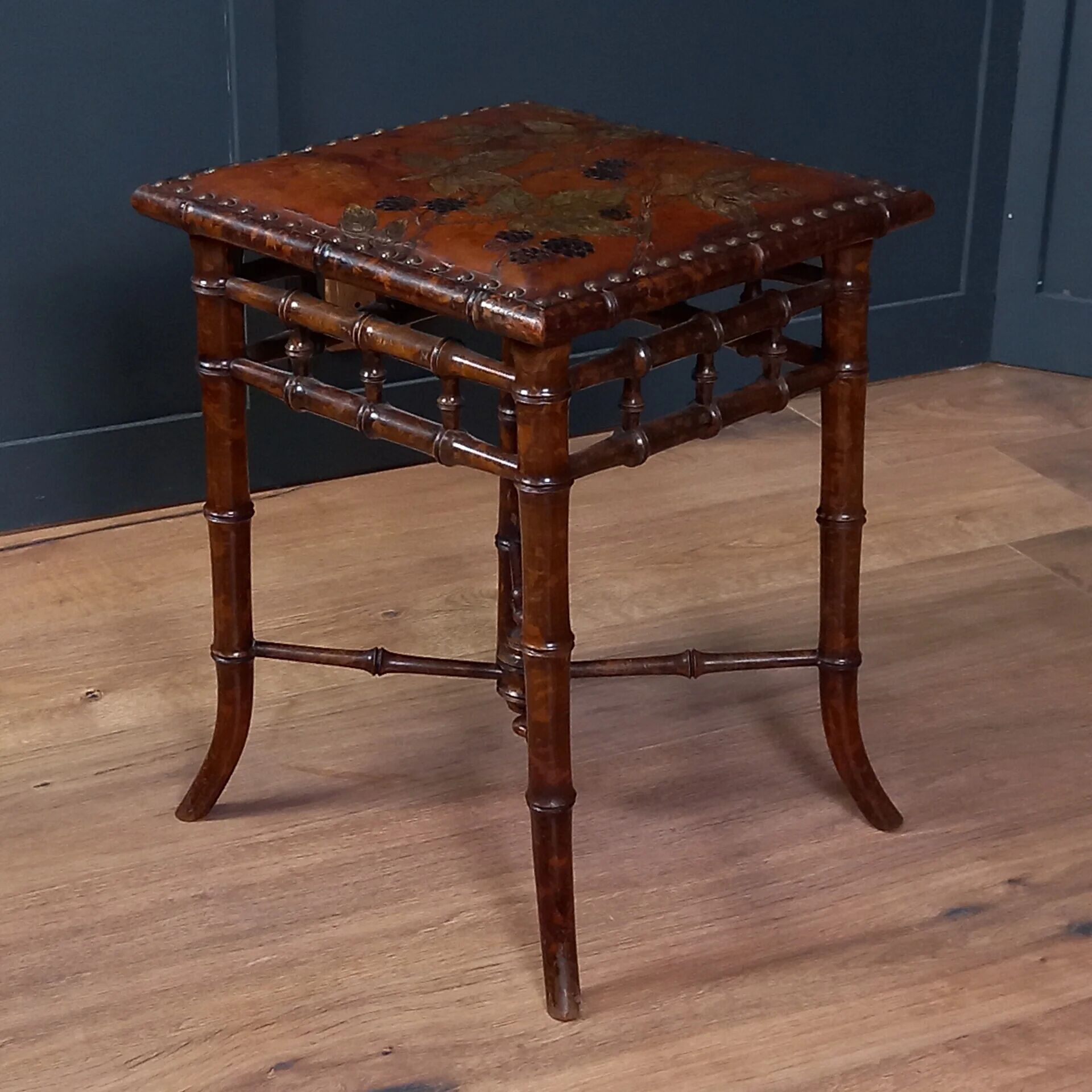 Tabouret Jugendstil par George Hulbe