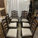 Ensemble de 6 chaises de salle à manger en chêne ancien rembourrées, comprenant 2 fauteuils.