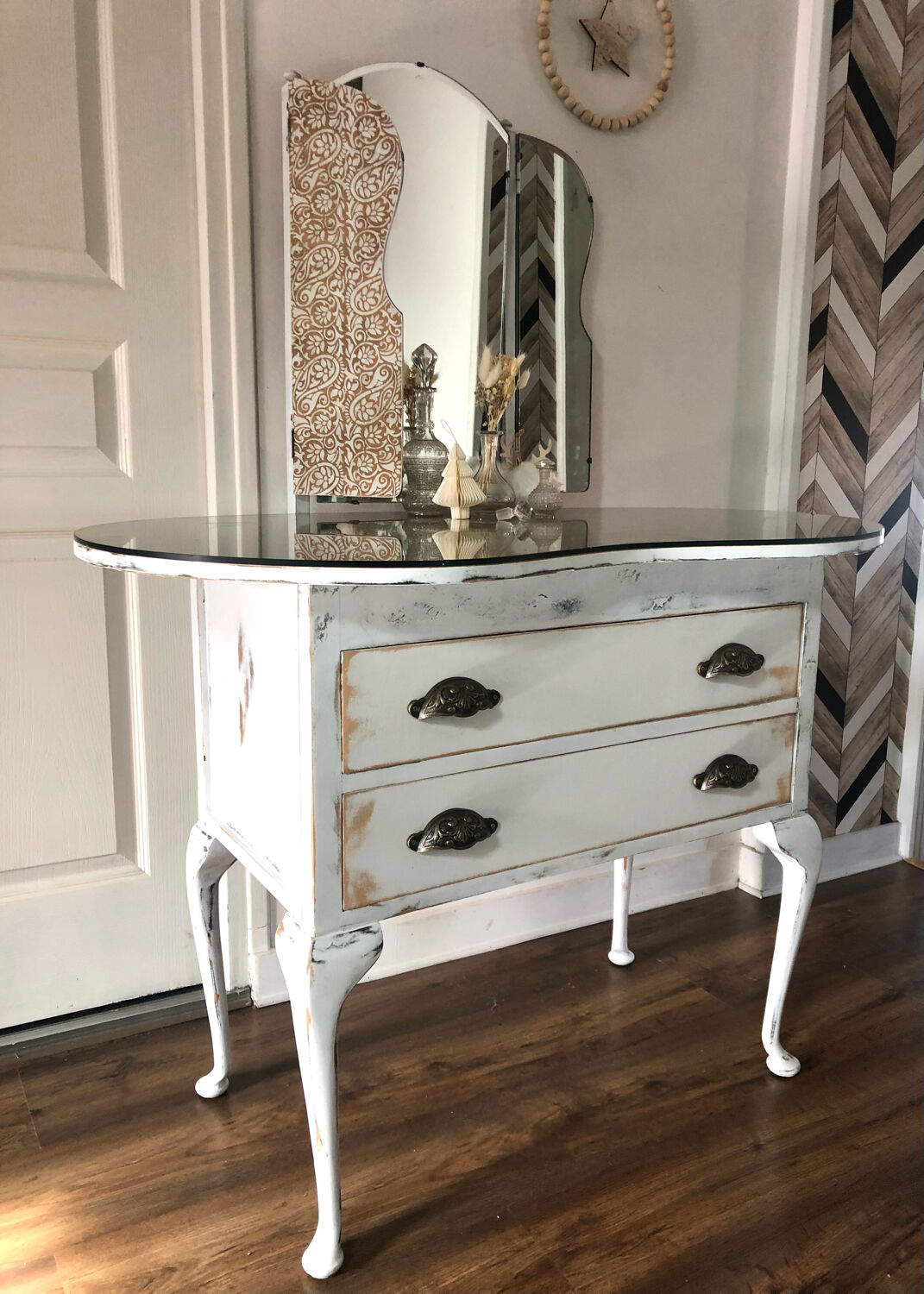 Dressing table