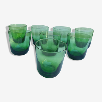 Verres vintages en verre légèrement bullé vert