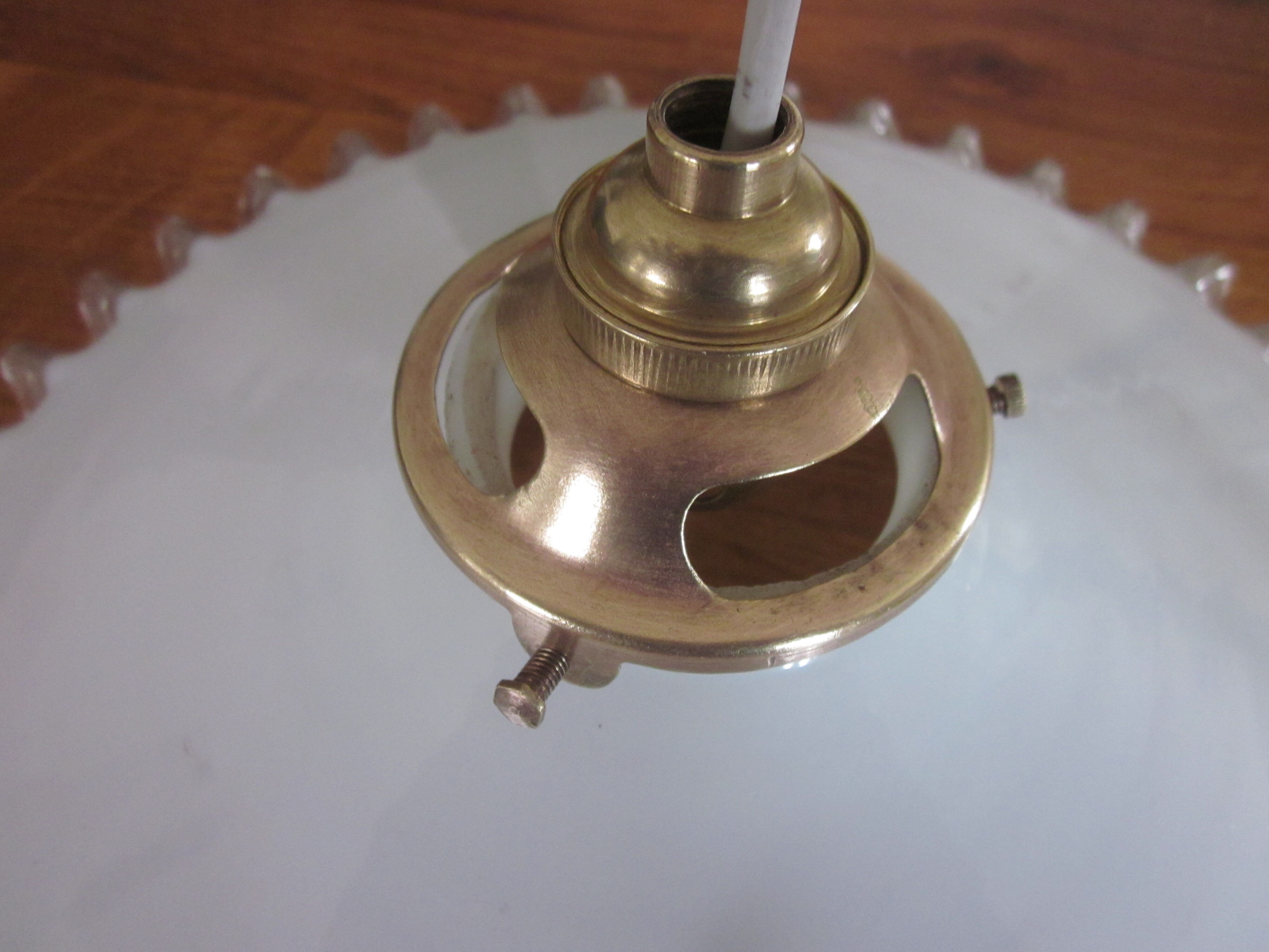 Old hanging in opaline dentelè