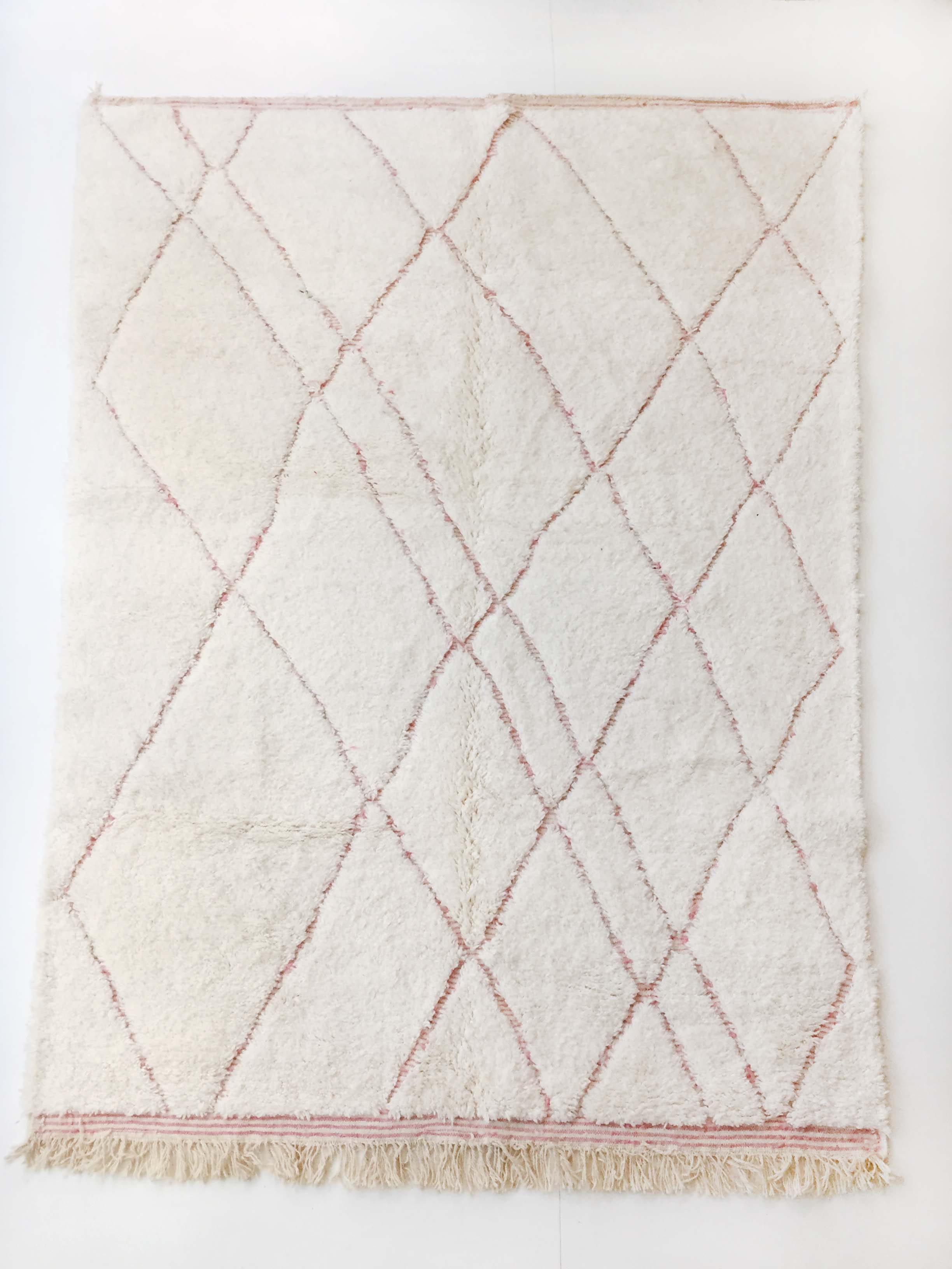 Moroccan berber carpet beni ouarain ecru with pink diamonds engraved 295x200cm