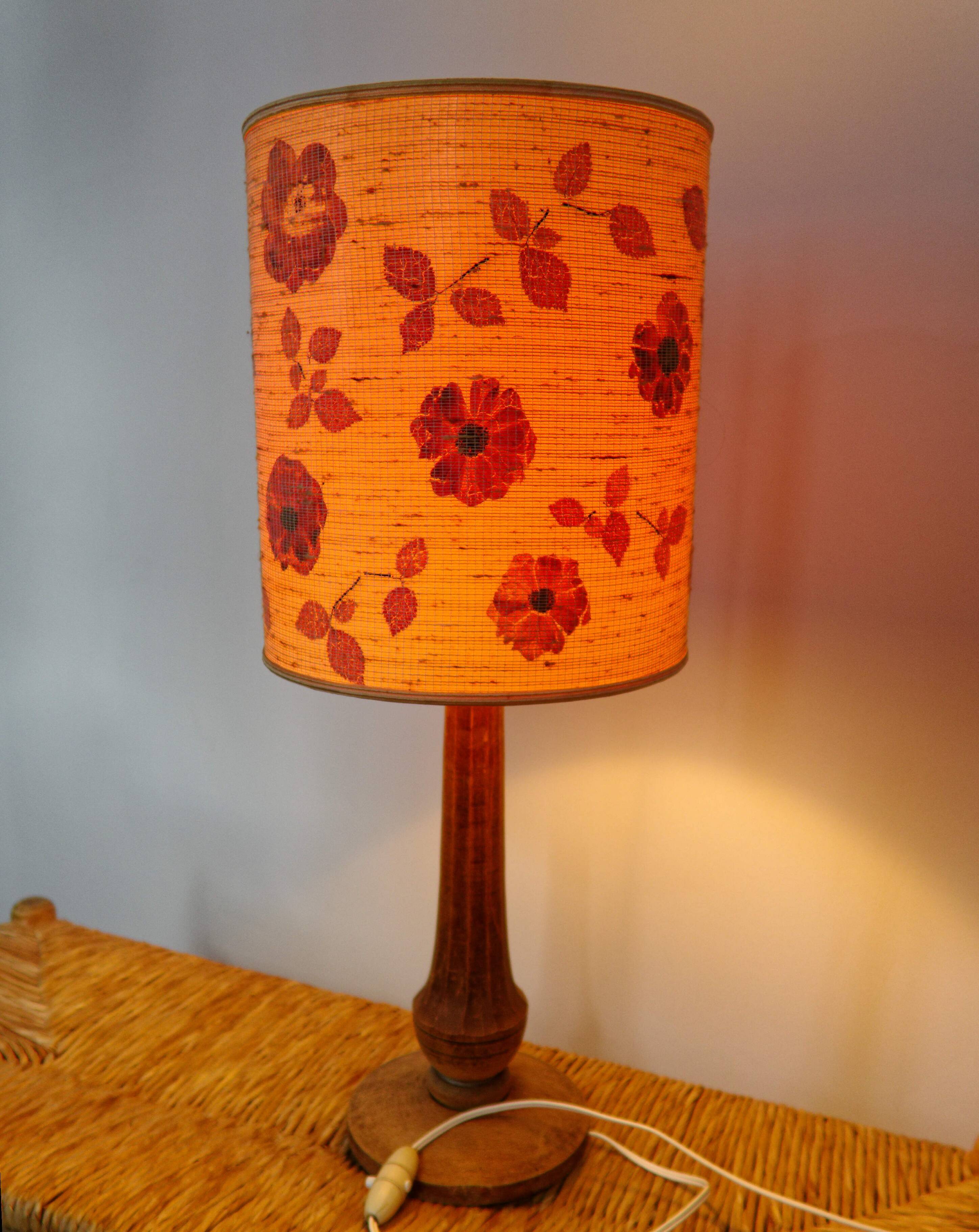 Table lamp vintage lampshade woven flowers