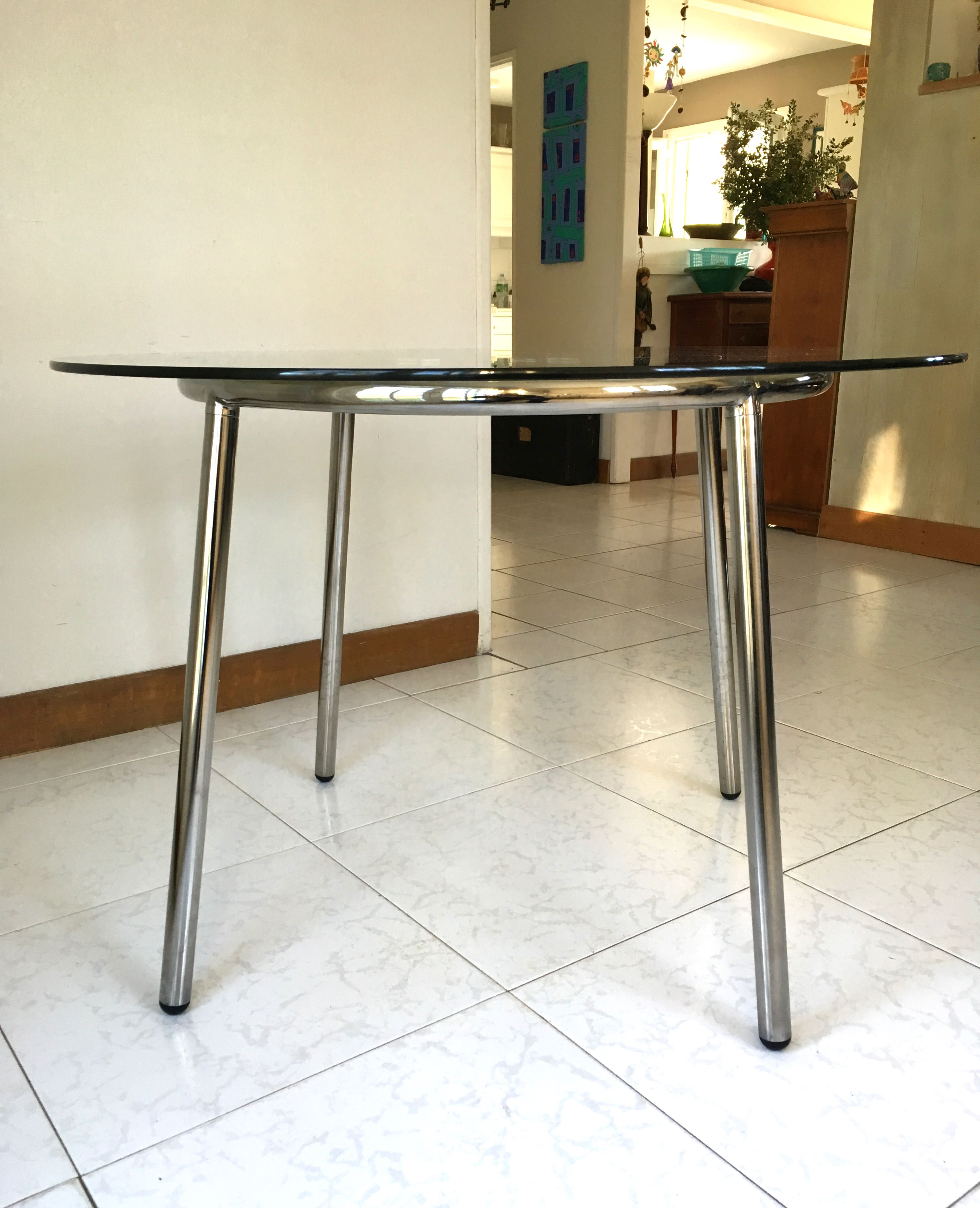 Table ronde design 1970 en verre et métal