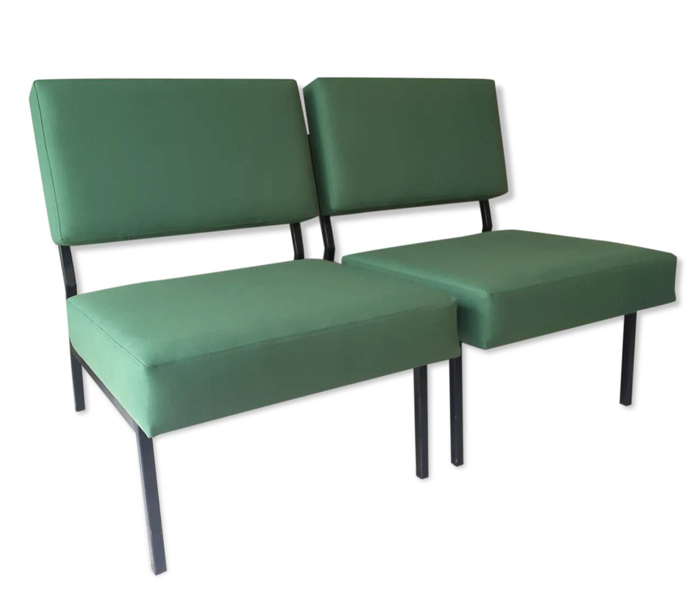 Chauffeuses de style Pierre Guariche, structure métal, années 1960