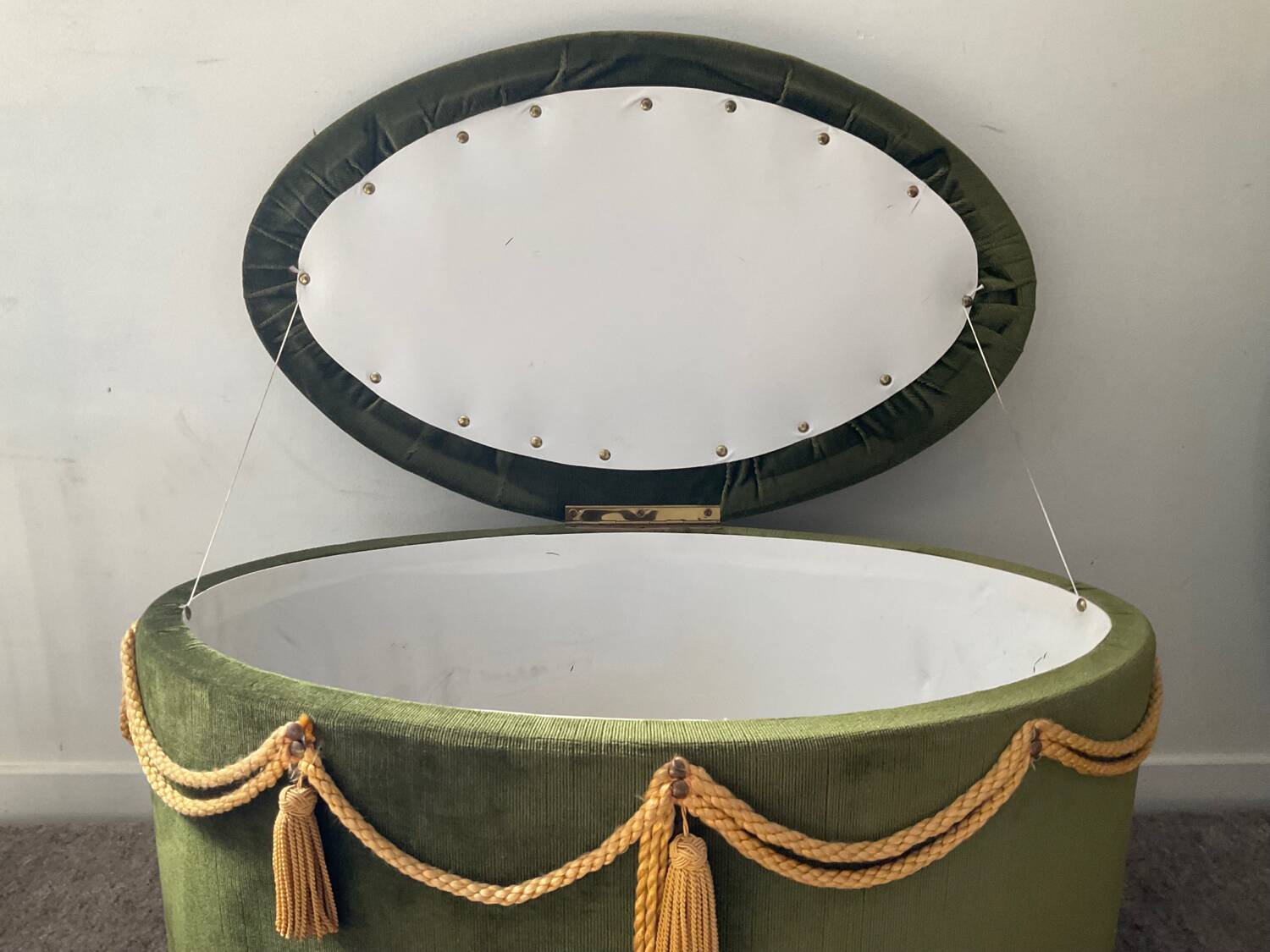 Green velvet chest pouf from the 70s