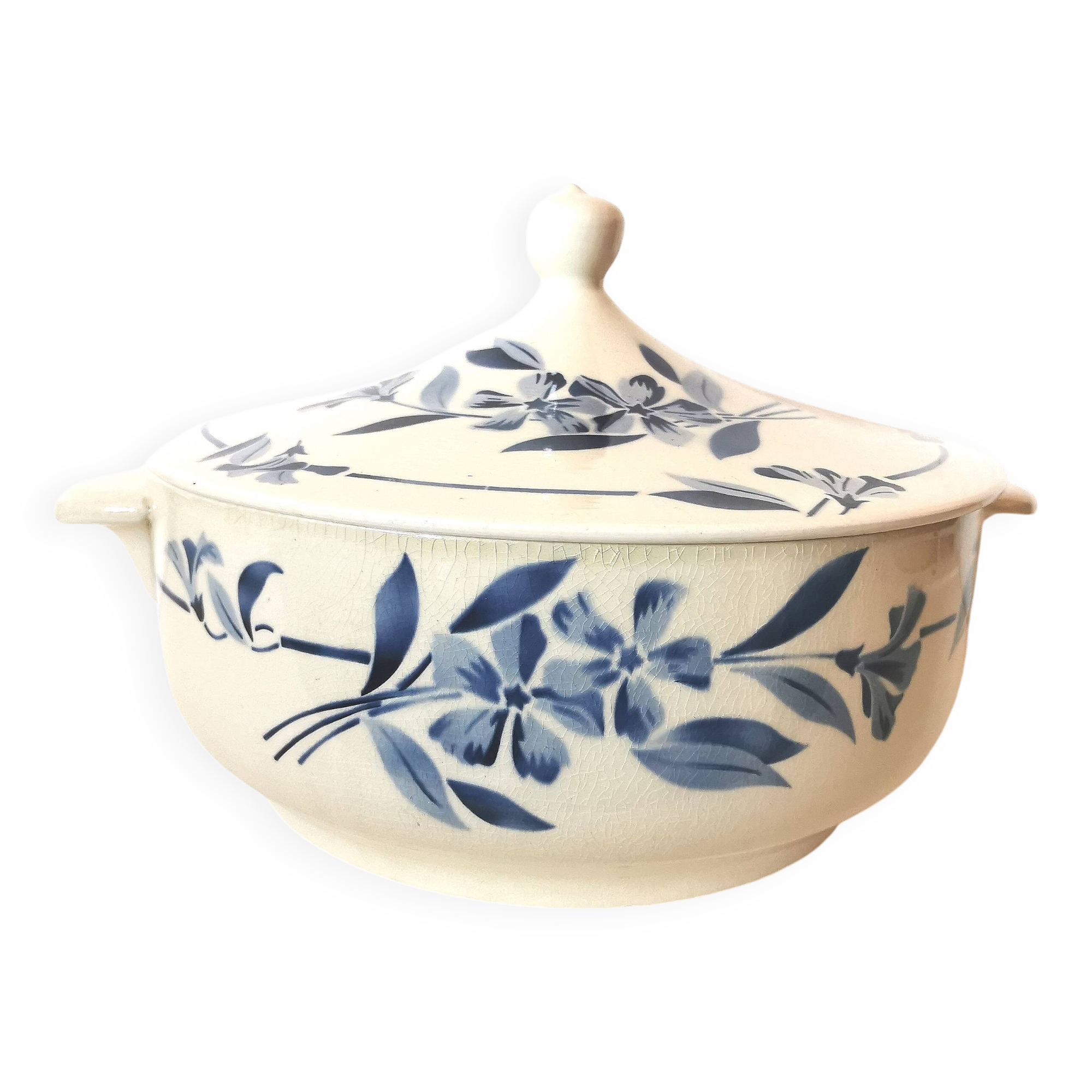 Creil and Montereau ceramic soup tureen with blue flower pattern
